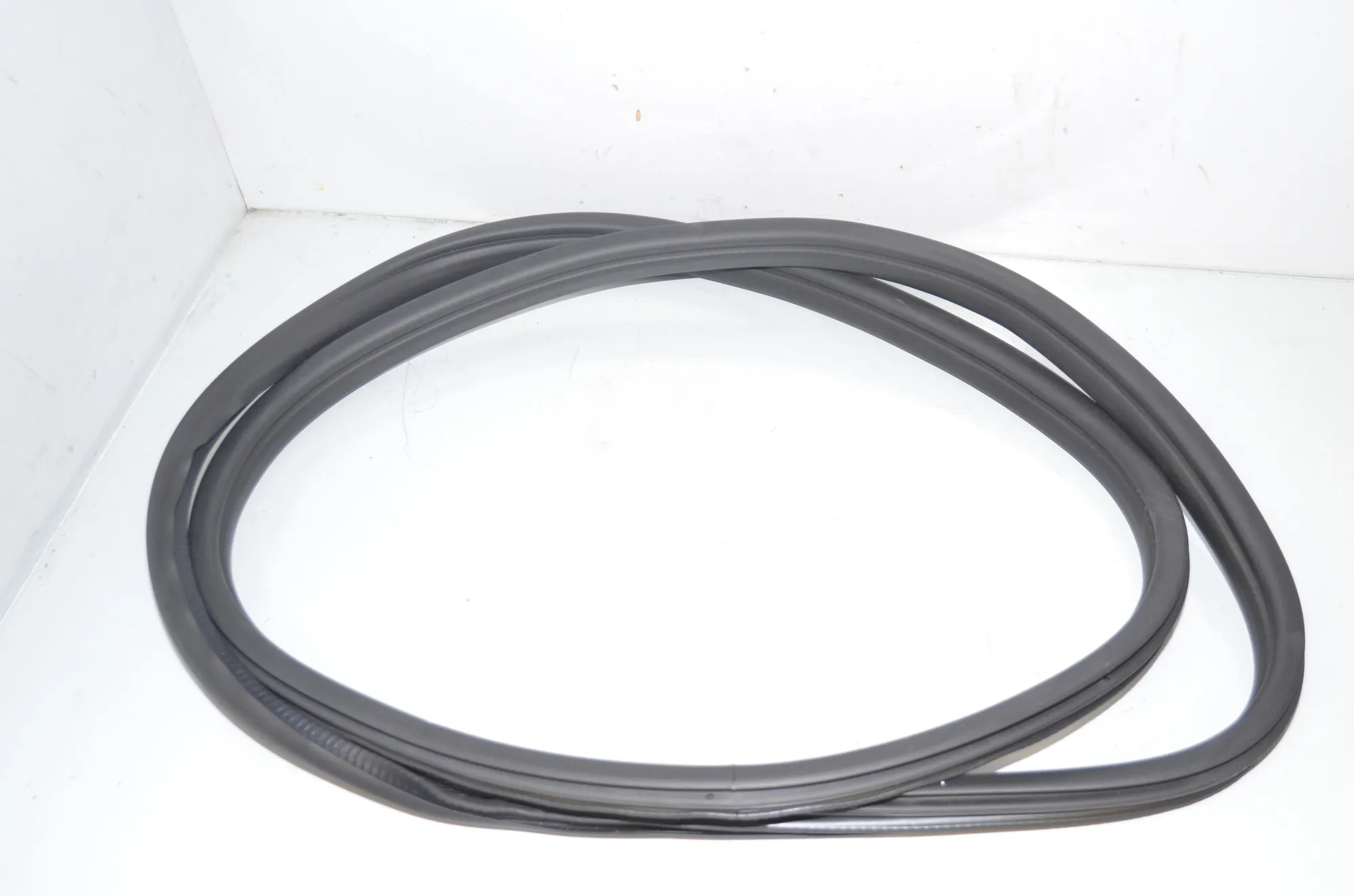 Front Right Door Seal Rubber – OEM 9880688 · BMW 1 (F40) (2019 - -) (F40)118i 2020 – 2