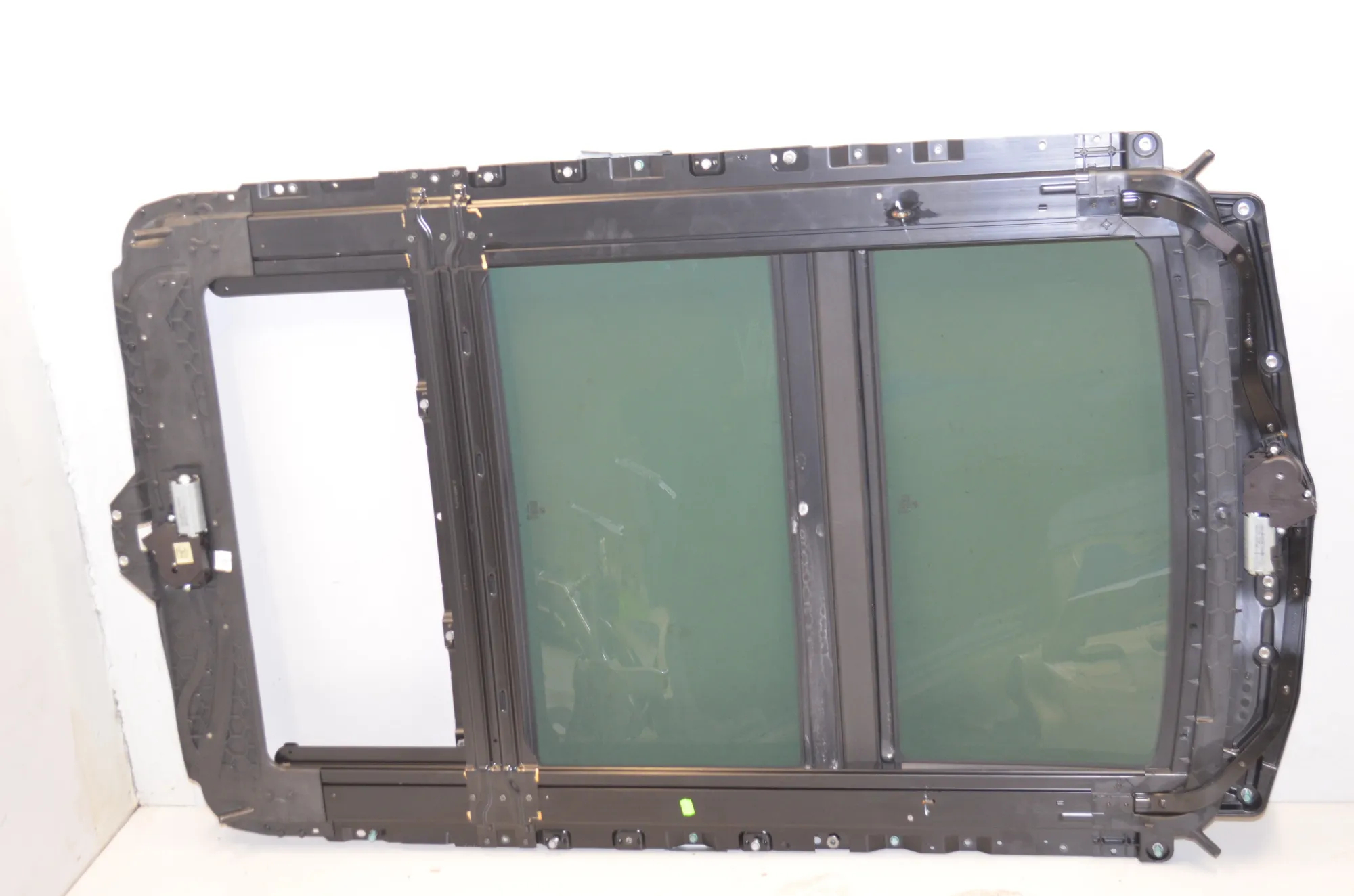 Sunroof – OEM 7228756 · BMW 5 Touring (F11) M 550 d xDrive 2012 – 4