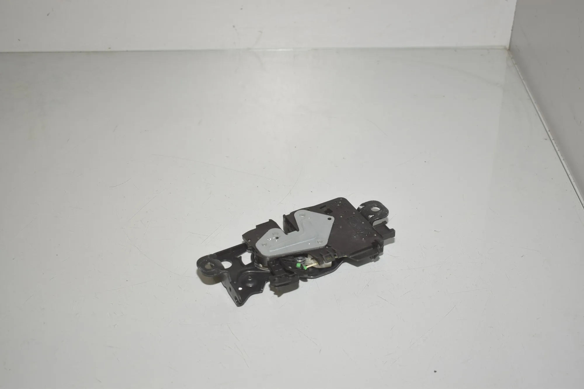 Tailgate Boot Lock – OEM 7383282 · BMW 1 (F40) (2019 - -) (F40)118i 2020 – 3