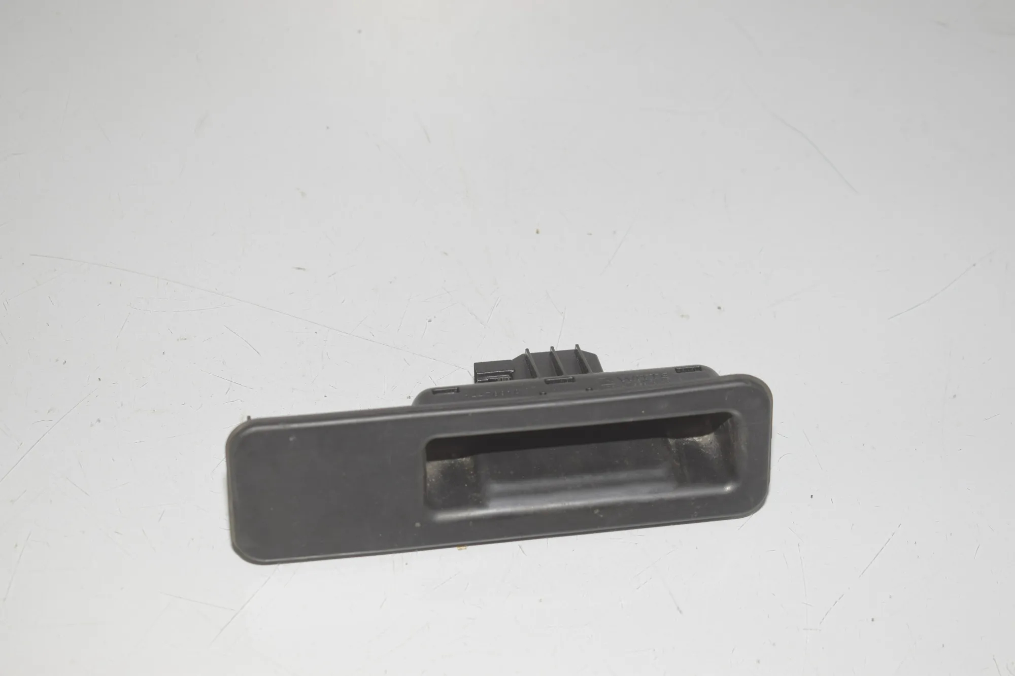 Tailgate Handle – OEM 7381867 · BMW 1 (F40) (2019 - -) (F40)118i 2020