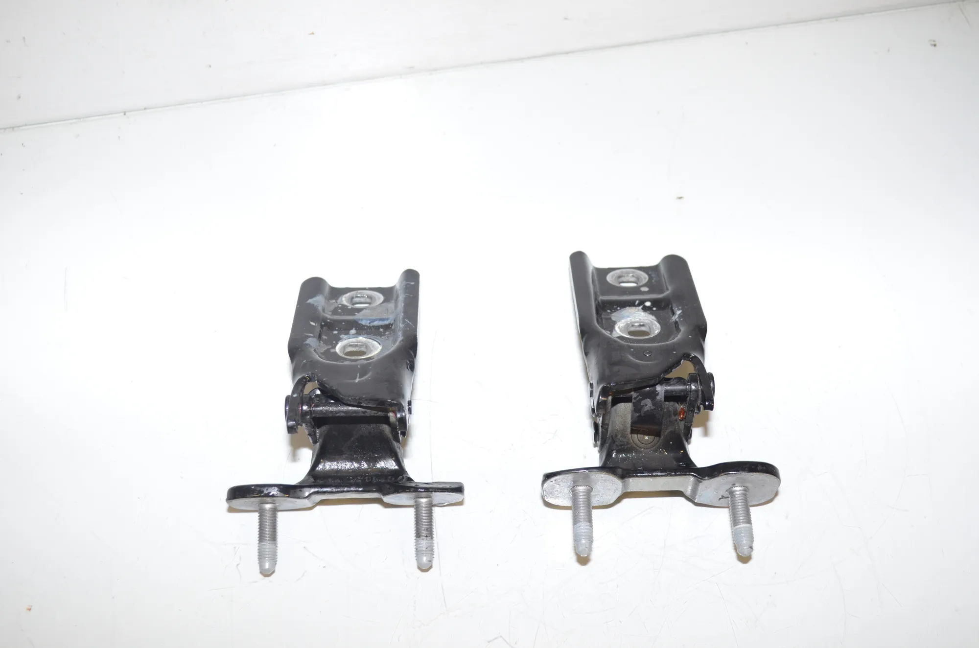 Left Side Bootlid Hinge – OEM 7350831 · BMW X1 (F48) xDrive 18 d 2018