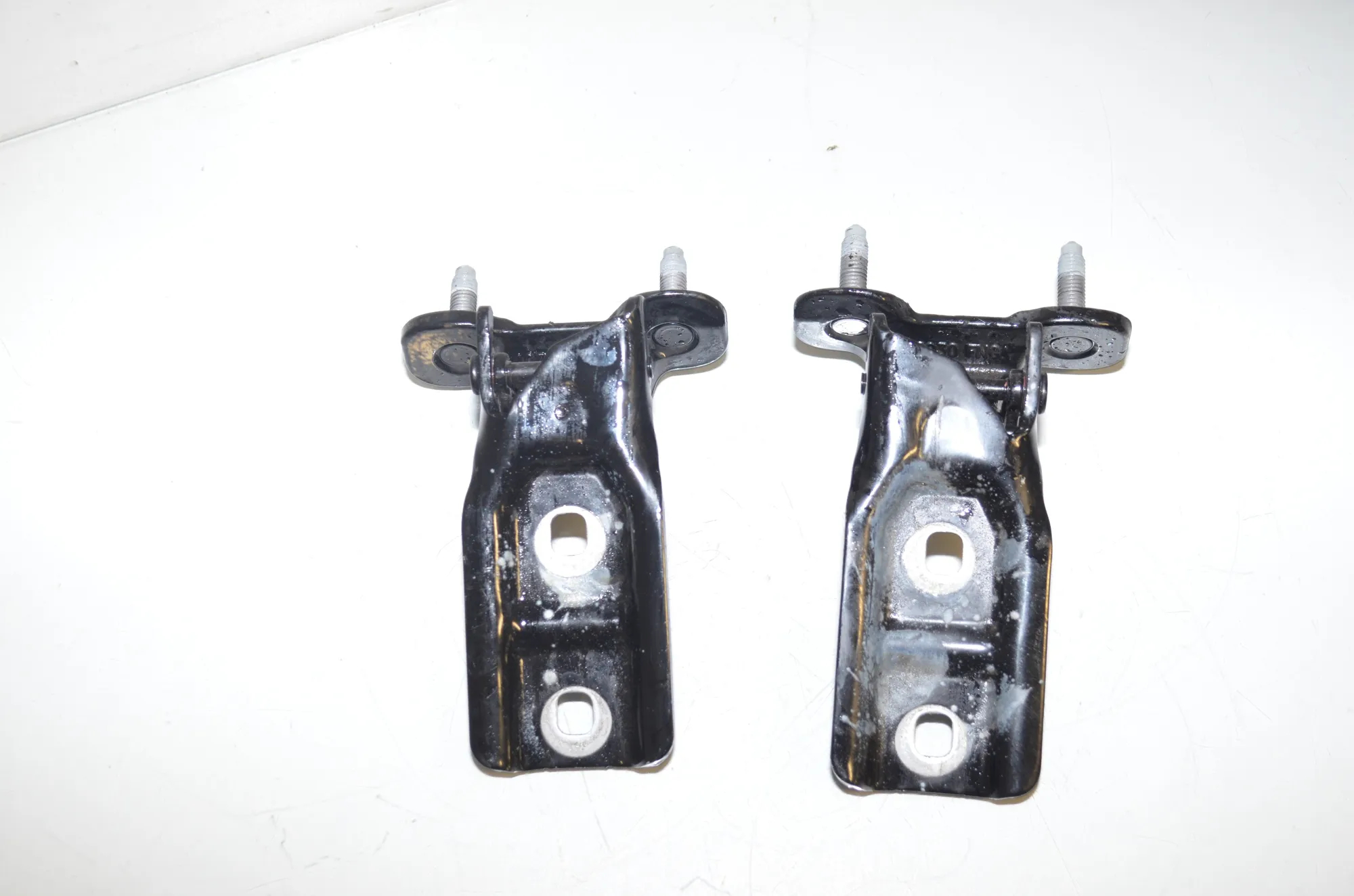 Left Side Bootlid Hinge – OEM 7350831 · BMW X1 (F48) xDrive 18 d 2018 – 2