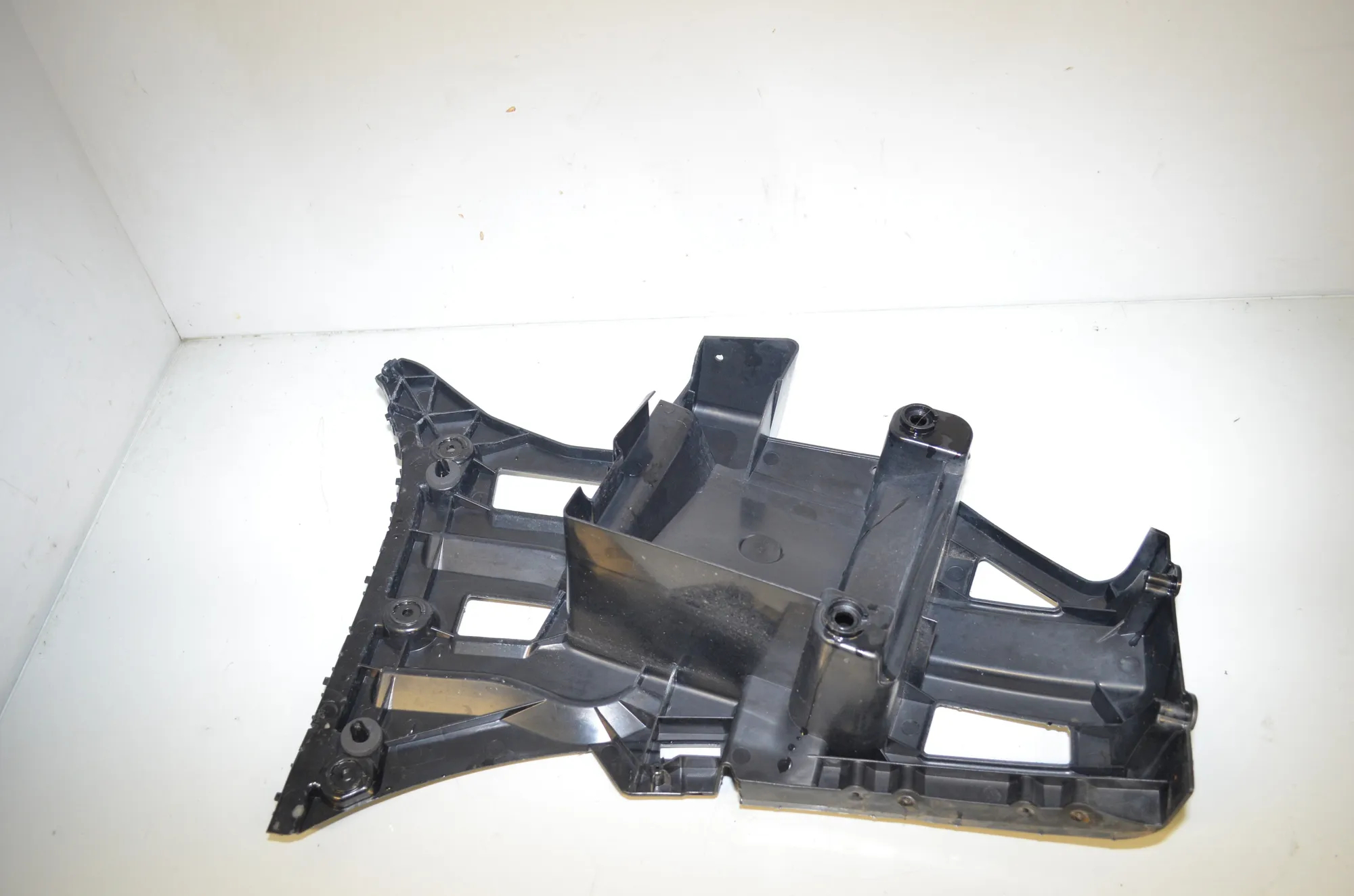 Rear Right Bumper Bracket – OEM 7332318 · BMW X1 (F48) xDrive 18 d 2018 – 4
