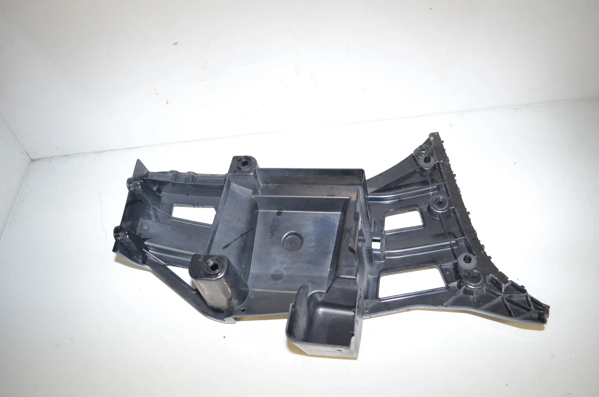 Rear Right Bumper Bracket – OEM 7332318 · BMW X1 (F48) xDrive 18 d 2018 – 3