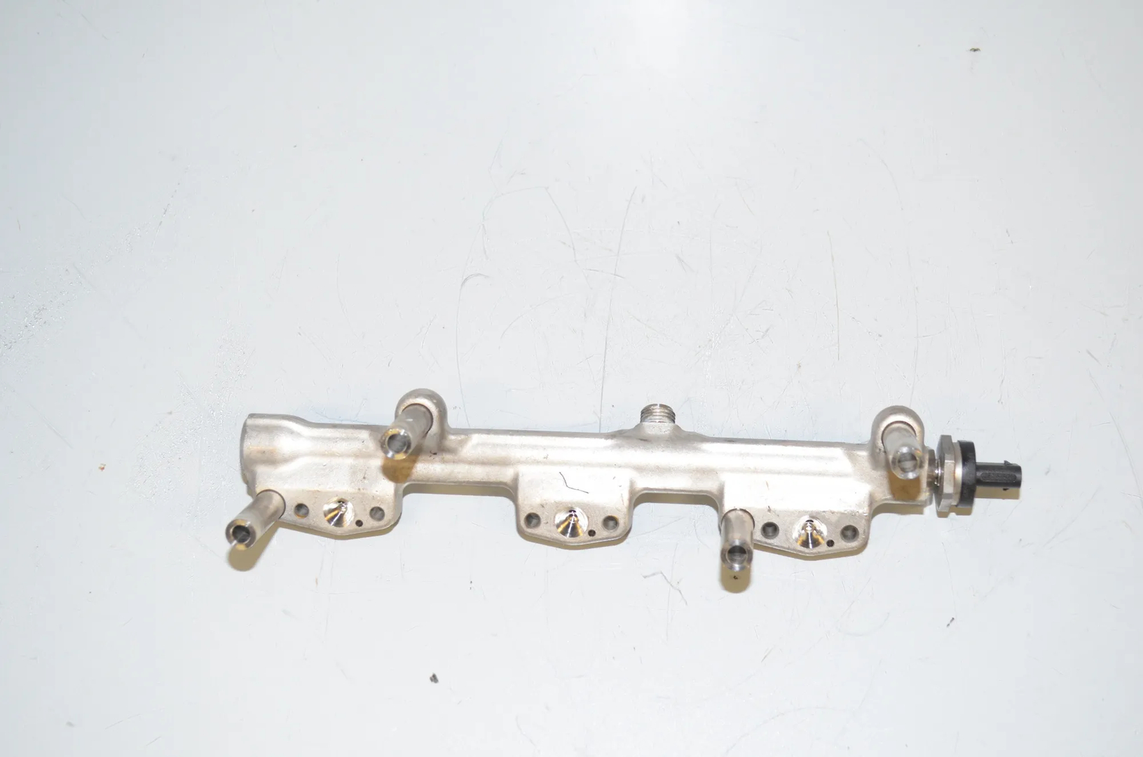 Fuel Rail – OEM 8665631 · BMW 1 (F40) (2019 - -) (F40)118i 2020 – 3