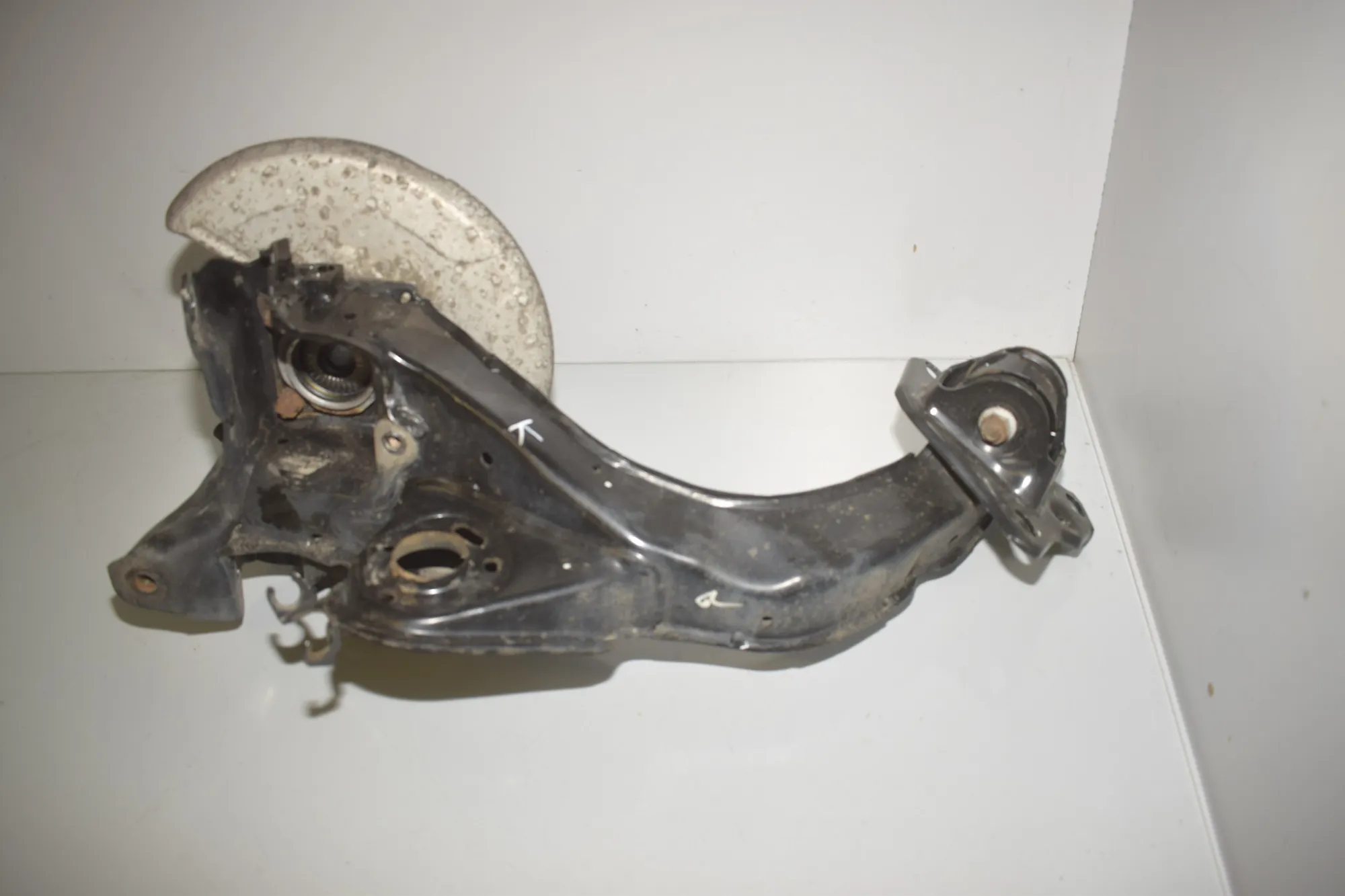 Rear Left Wheel Hub Spindle – OEM 8842879 · BMW X1 (F48) xDrive 18 d 2018 – 2