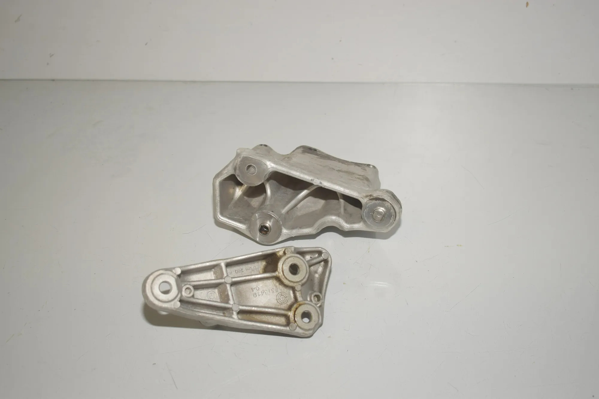 Right Side Engine Bracket – OEM 8513419 · BMW 2 Active Tourer (F45) 218 i 2016 – 2
