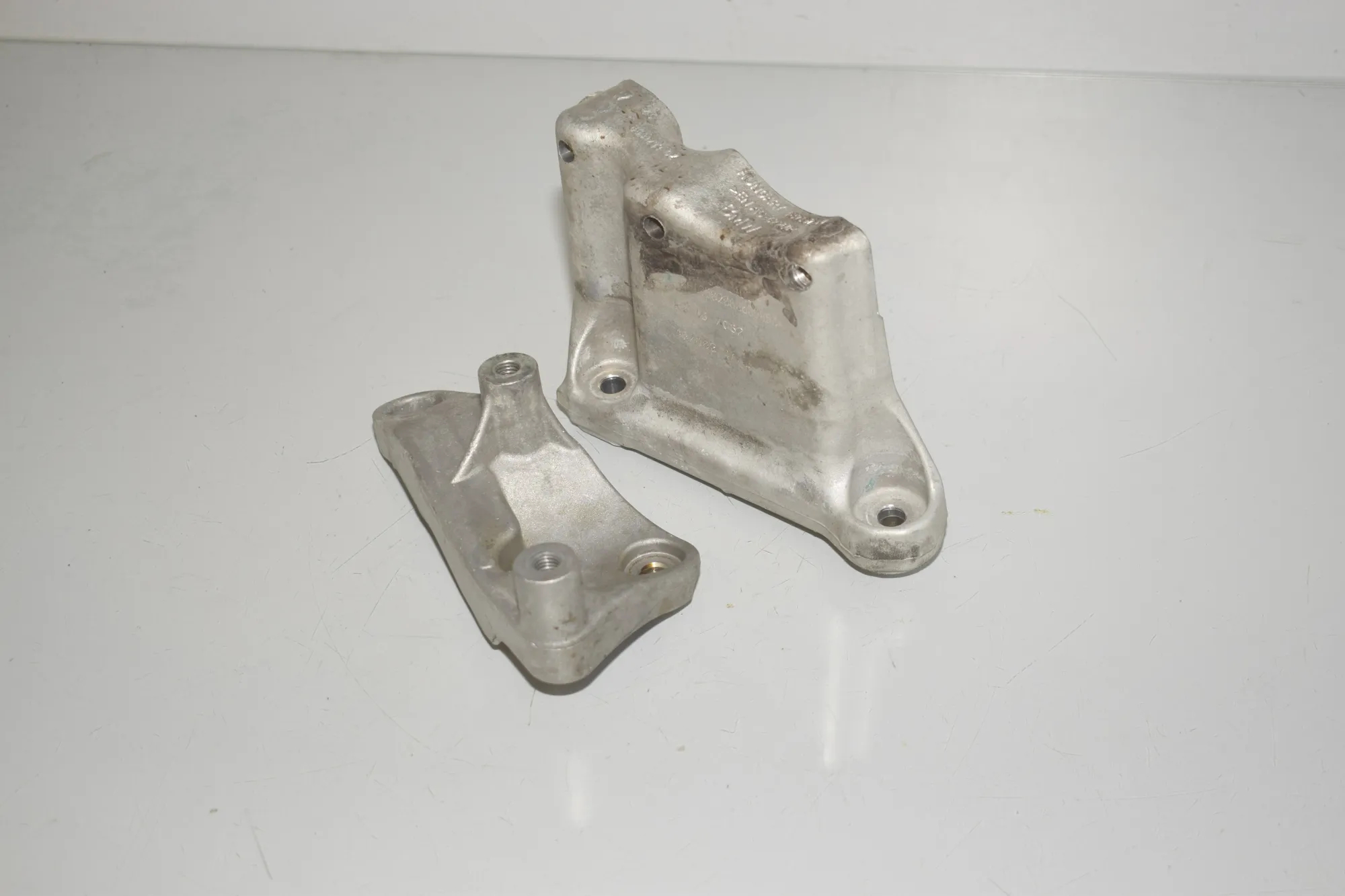 Right Side Engine Bracket – OEM 8513419 · BMW 2 Active Tourer (F45) 218 i 2016