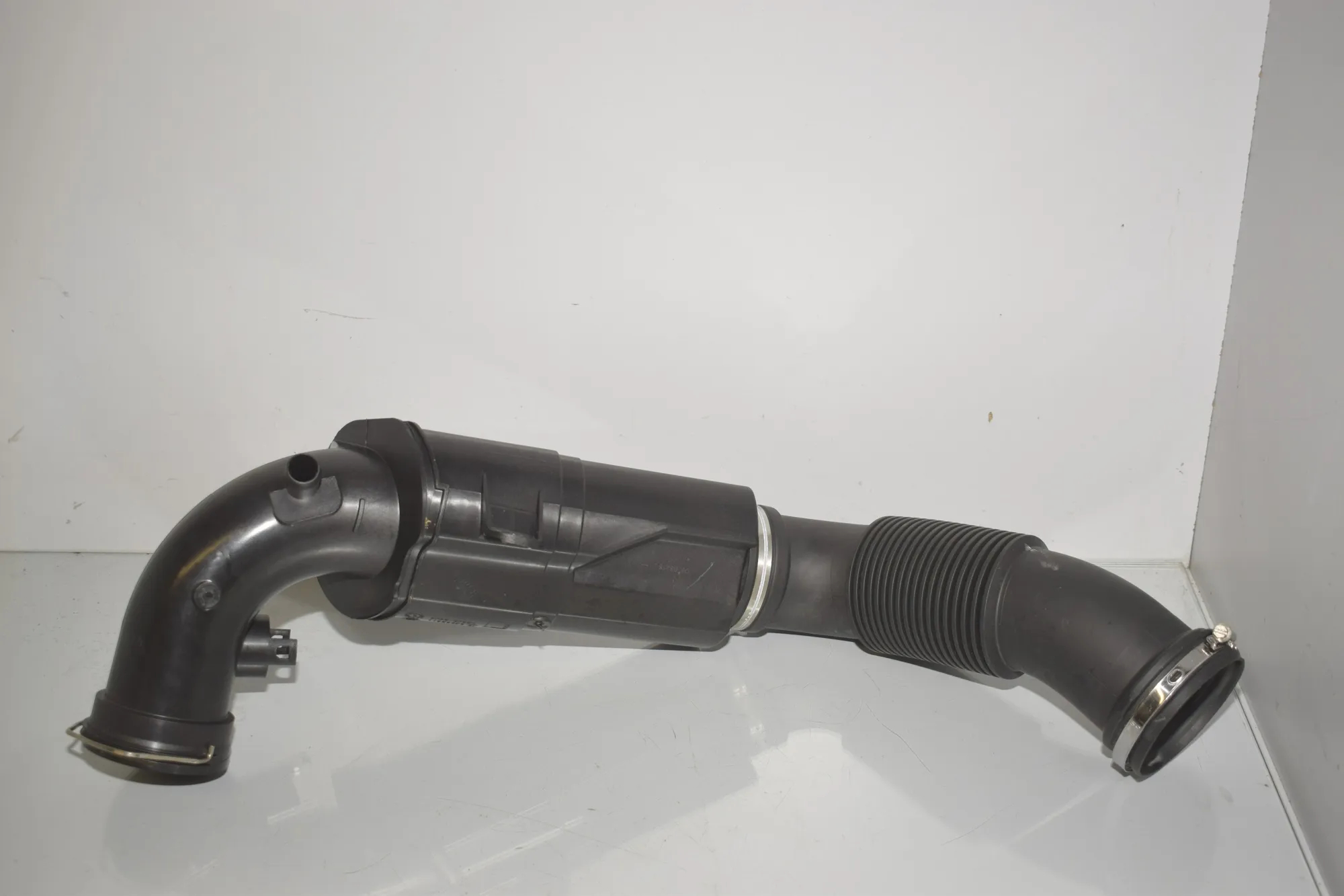 Air Intake Tube – OEM 7619268 · BMW 2 Active Tourer (F45) 218 i 2016 – 2