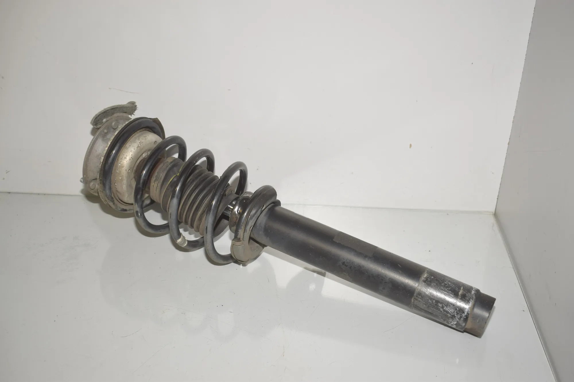 Front Right Shock Absorber – OEM 6851334 · BMW X1 (E84) sDrive 20 i 2013 – 2