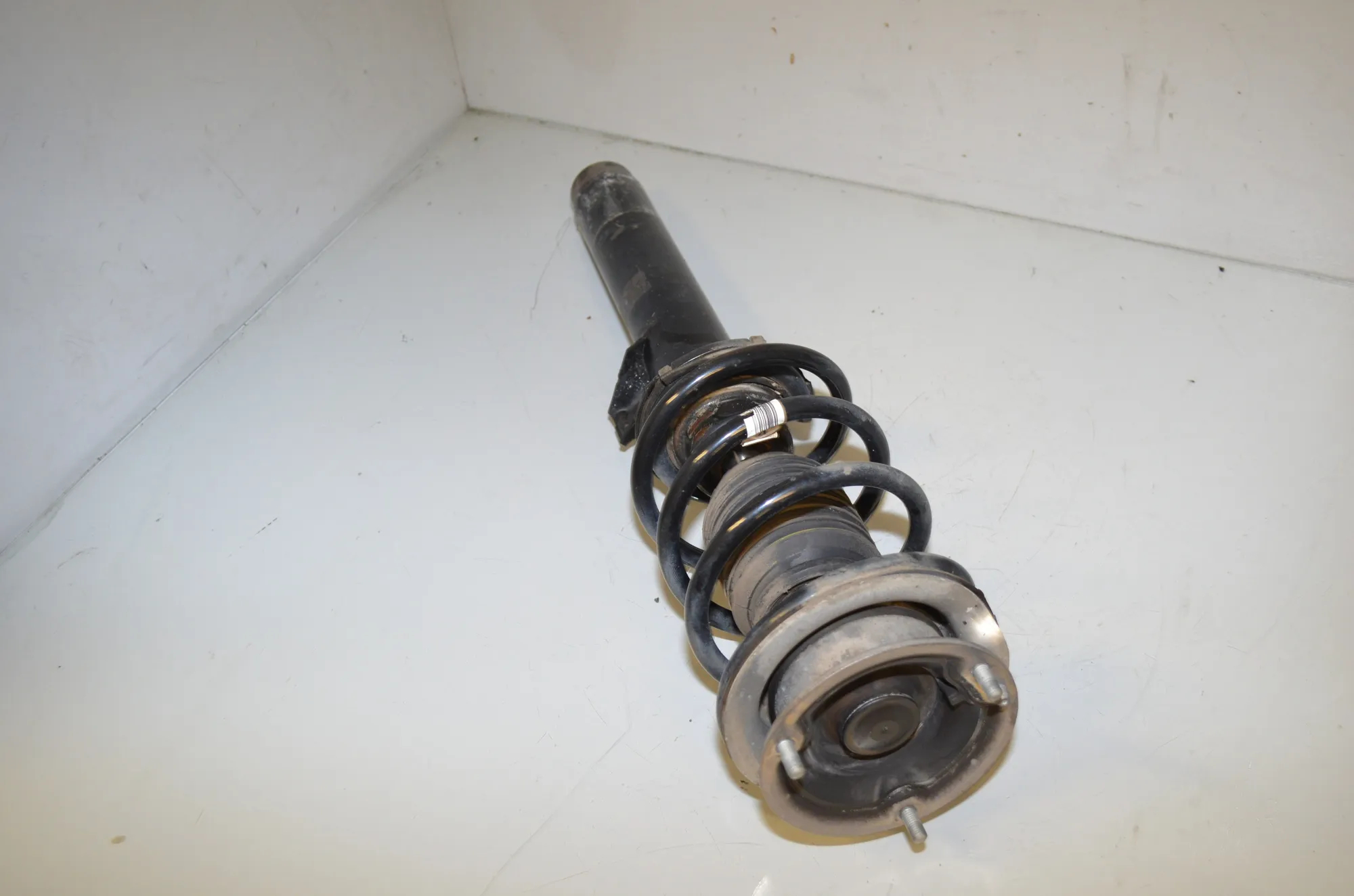 Front Left Shock Absorber – OEM 6851333 · BMW X1 (E84) sDrive 20 i 2013 – 3