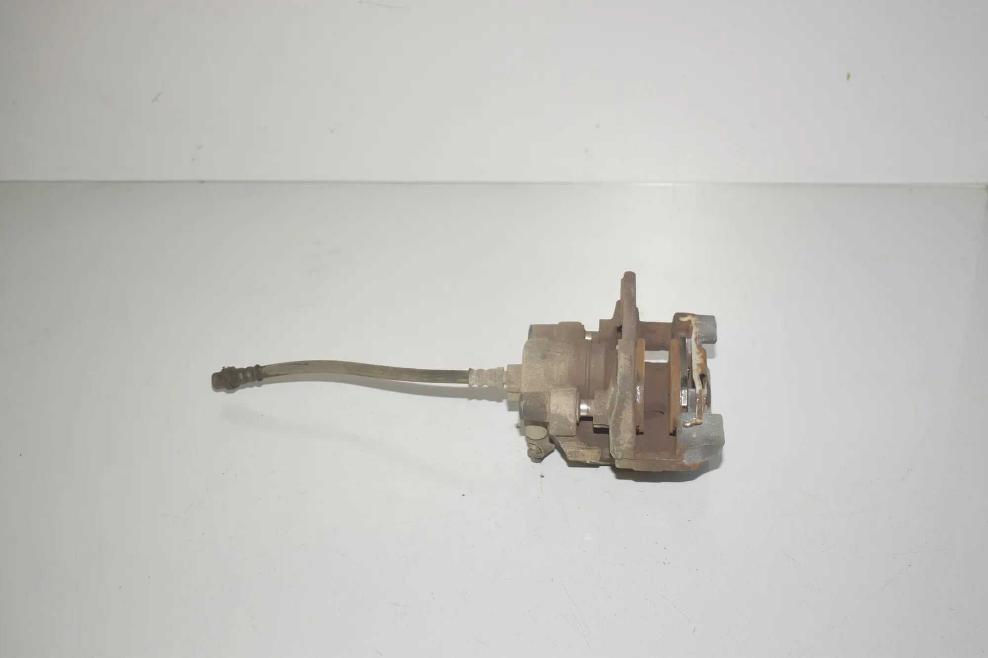 Rear Left Brake Caliper – OEM 6768697 · BMW X1 (E84) sDrive 20 i 2013 – 3