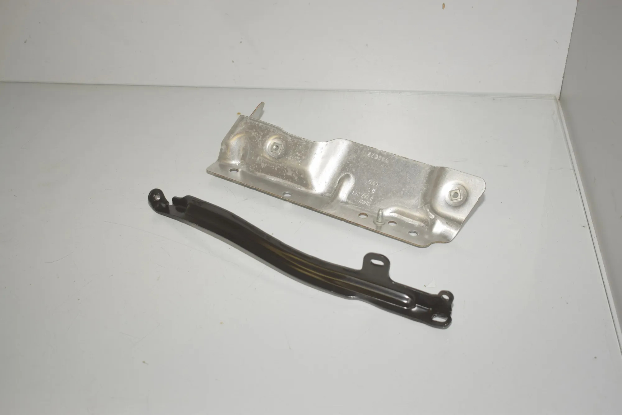 Bracket – OEM 8647243 · BMW X3 (G01, F97) (2017 - -) xDrive 30 e Plug-in-Hybrid 2022 – 2