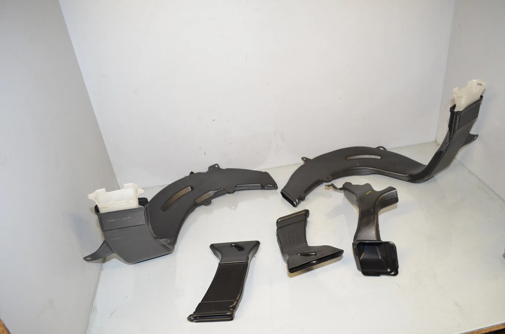 Interior Air Duct Channel – OEM 9363482 · BMW X3 (G01, F97) (2017 - -) xDrive 30 e Plug-in-Hybrid 2022 – 2