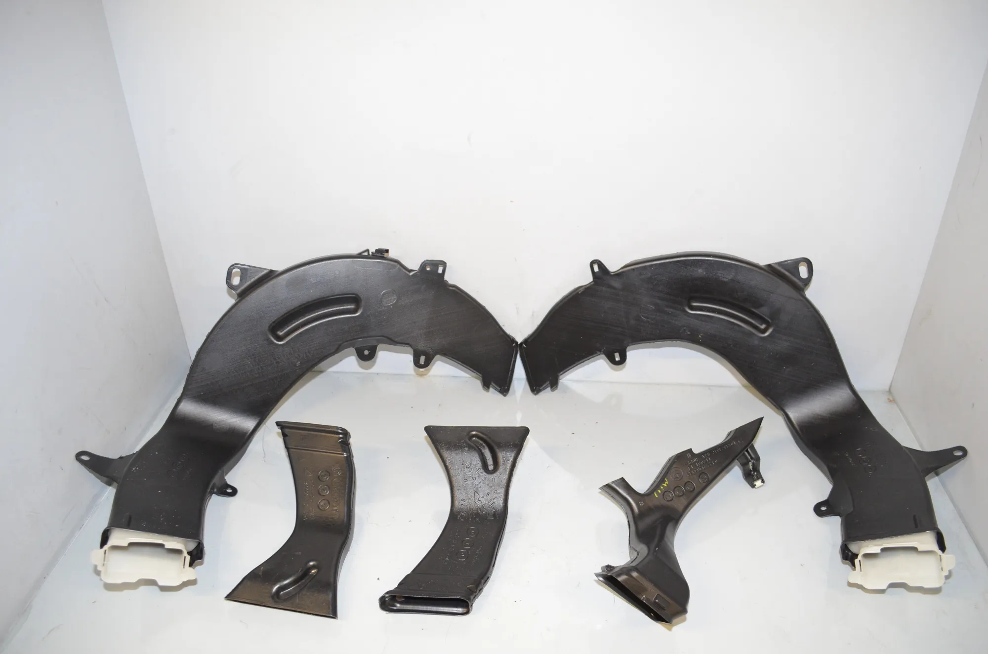 Interior Air Duct Channel – OEM 9363482 · BMW X3 (G01, F97) (2017 - -) xDrive 30 e Plug-in-Hybrid 2022
