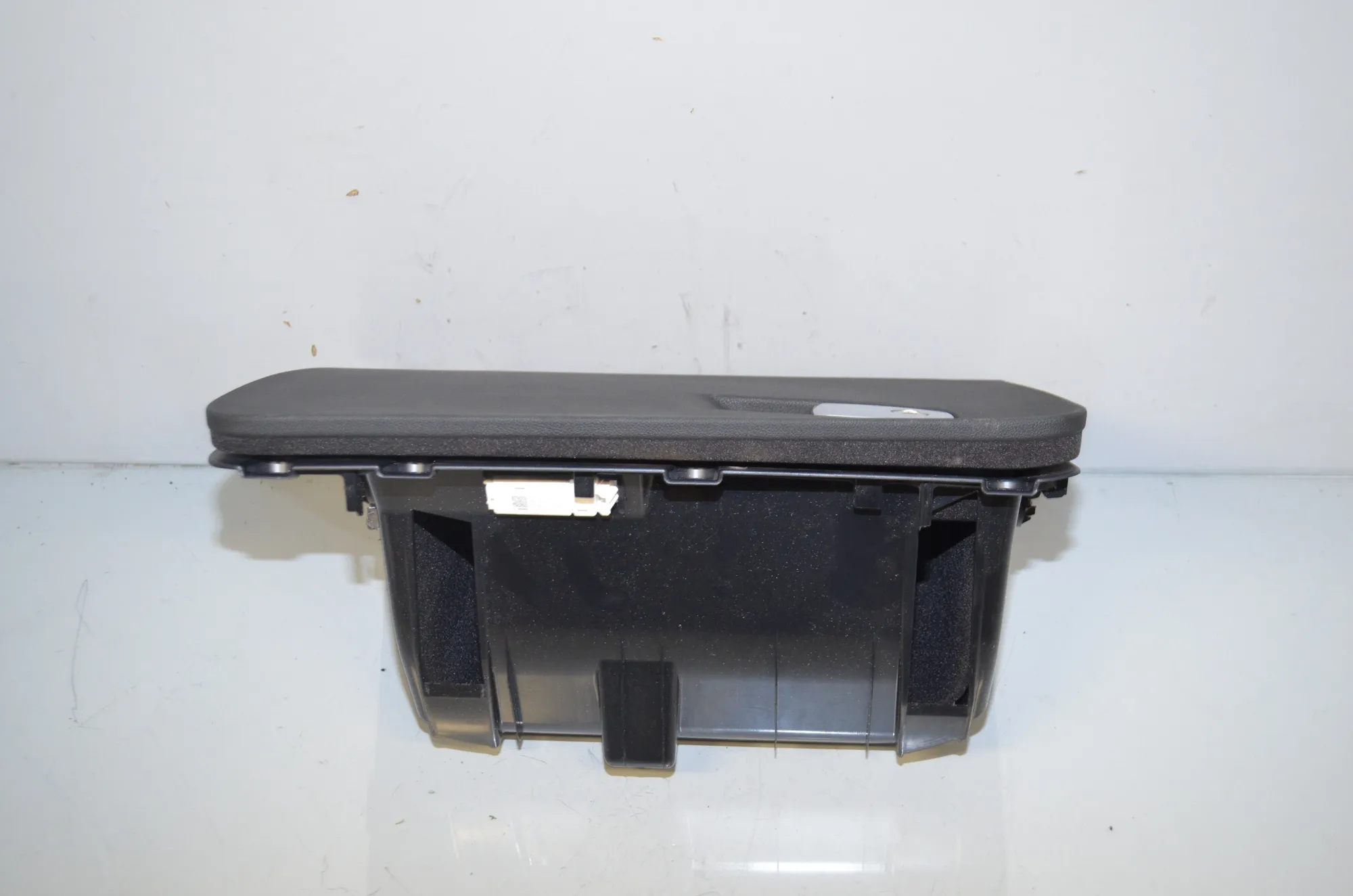 Glove Compartment – OEM 9363451 · BMW X3 (G01, F97) (2017 - -) xDrive 30 e Plug-in-Hybrid 2022 – 2
