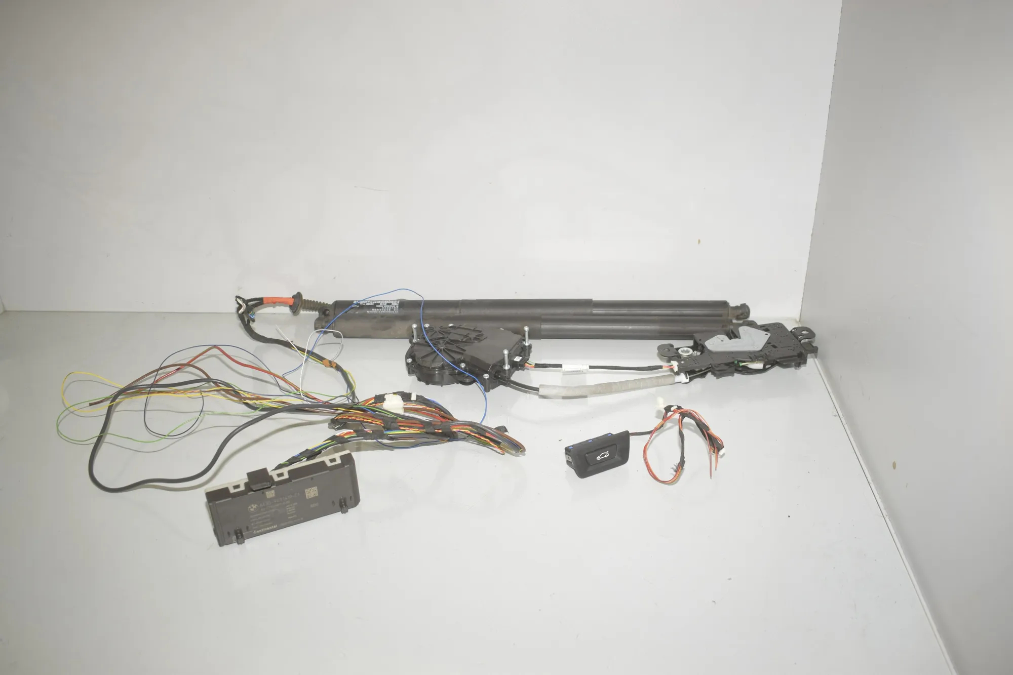 Electric Tailgate Opening Kit – OEM 9491419 · BMW X1 (F48) xDrive 18 d 2018
