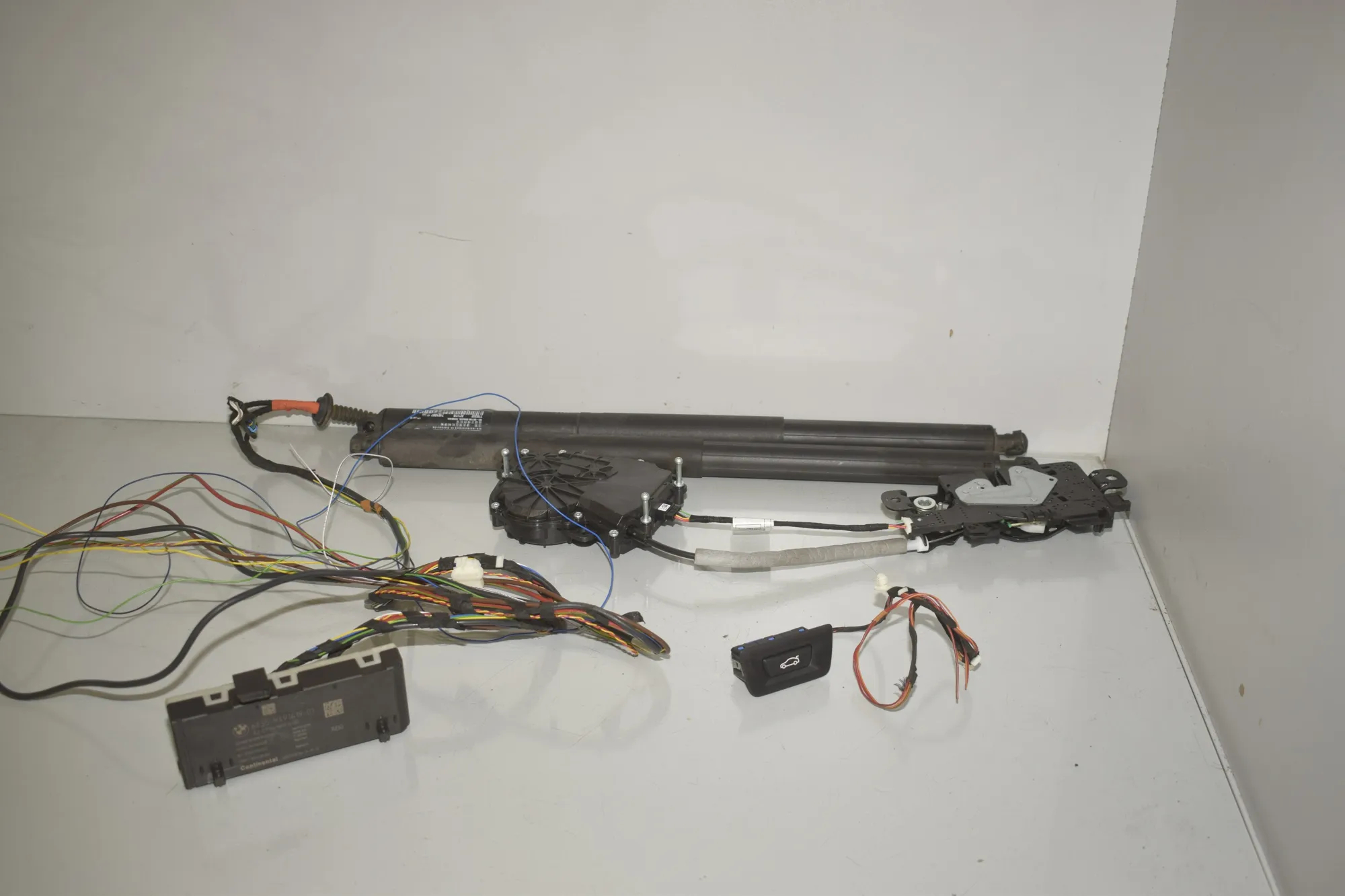 Electric Tailgate Opening Kit – OEM 9491419 · BMW X1 (F48) xDrive 18 d 2018 – 2