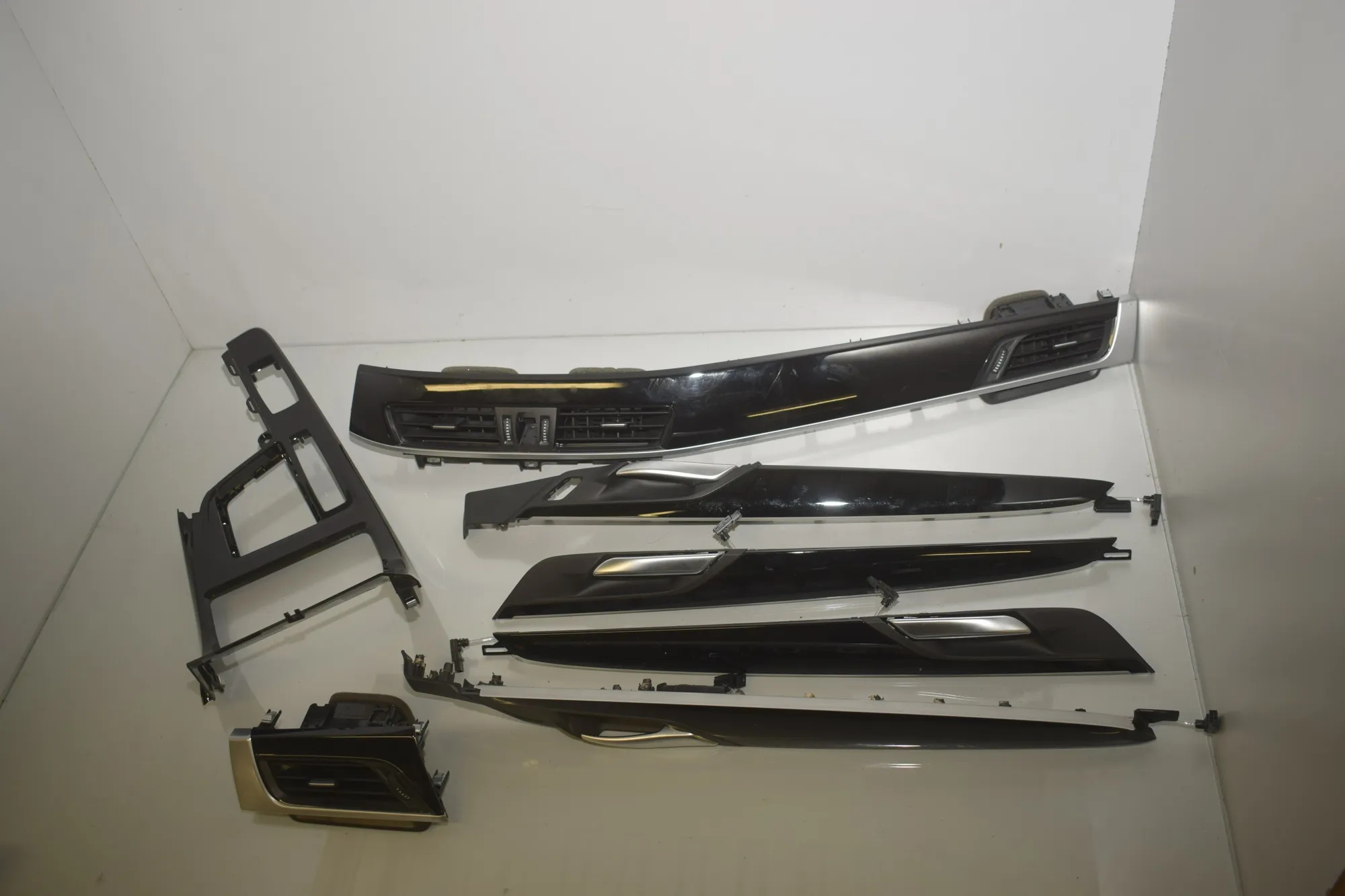 Interior Trim Strips Kit – OEM 9292547 · BMW X1 (F48) xDrive 18 d 2018 – 2