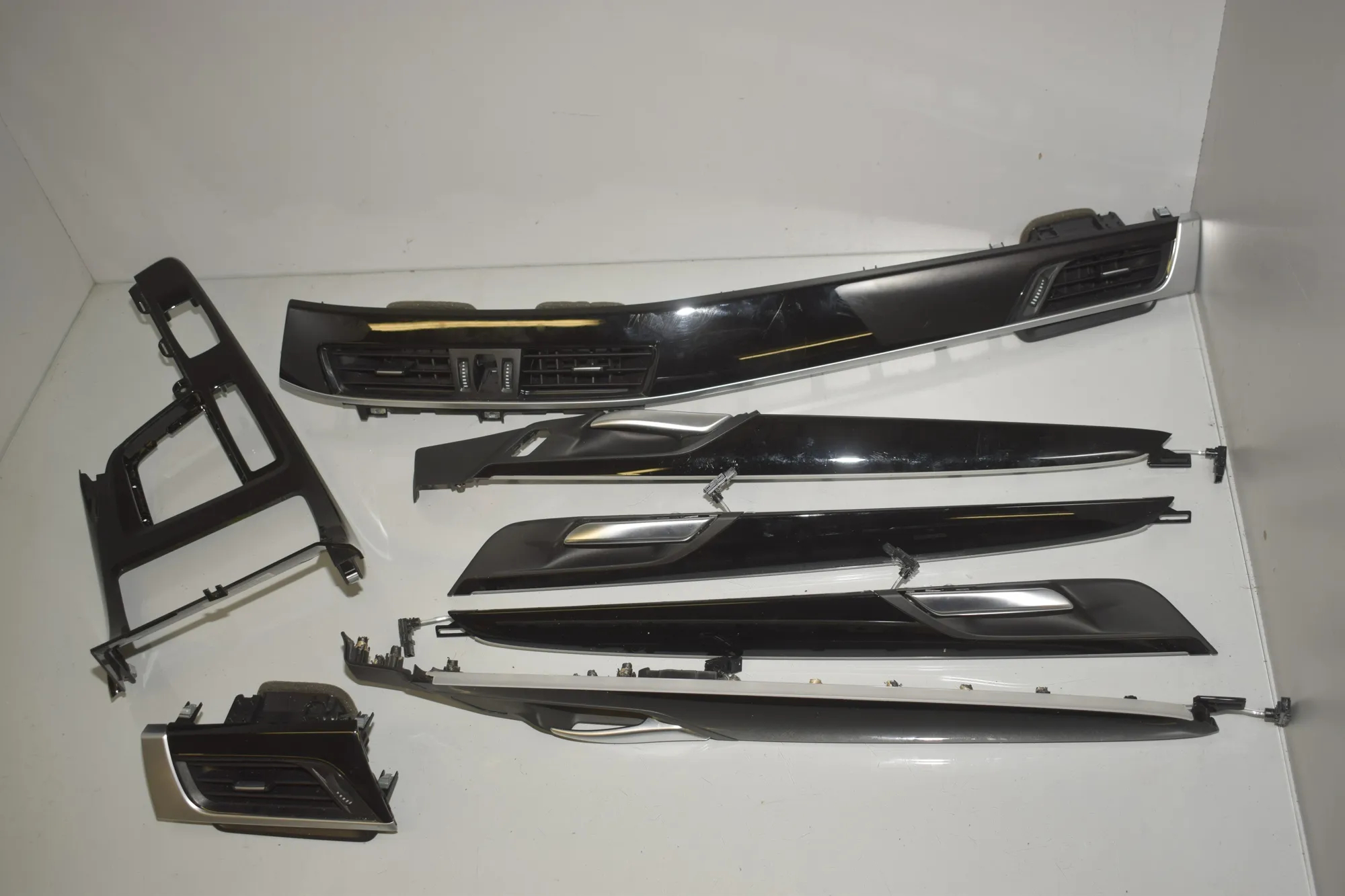Interior Trim Strips Kit – OEM 9292547 · BMW X1 (F48) xDrive 18 d 2018