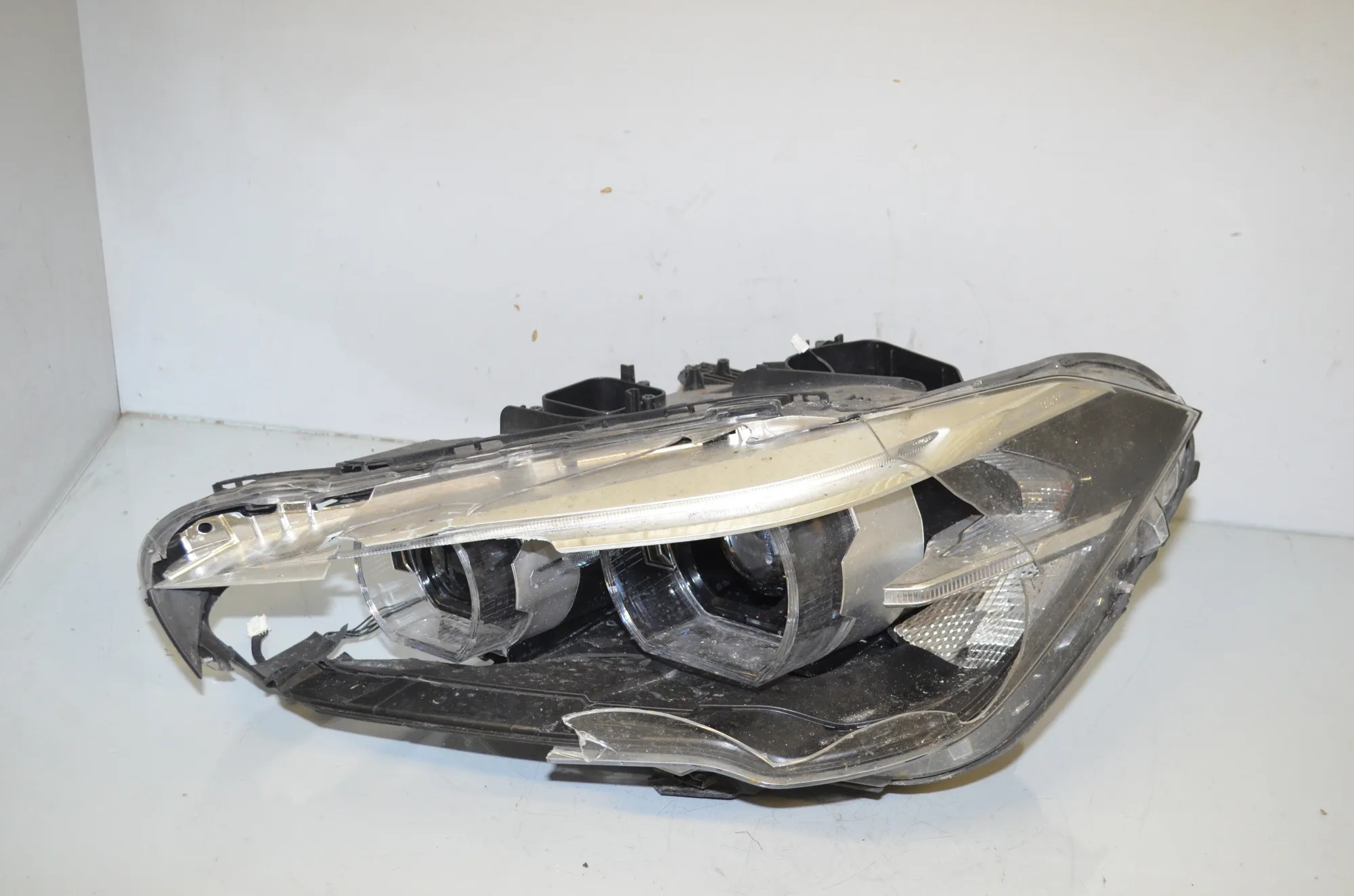 Front Left Headlight – OEM 7495003 · BMW X1 (F48) xDrive 18 d 2018
