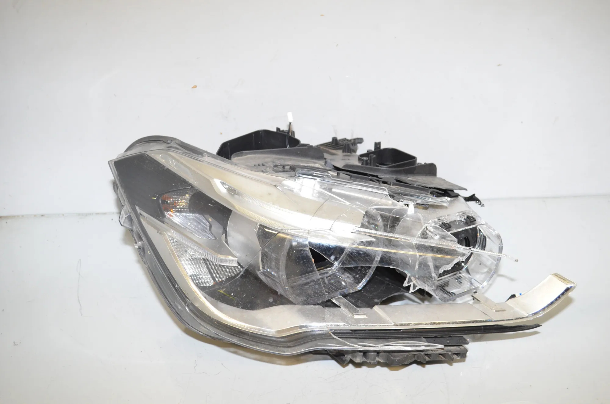 Front Right Headlight – OEM 7495004 · BMW X1 (F48) xDrive 18 d 2018