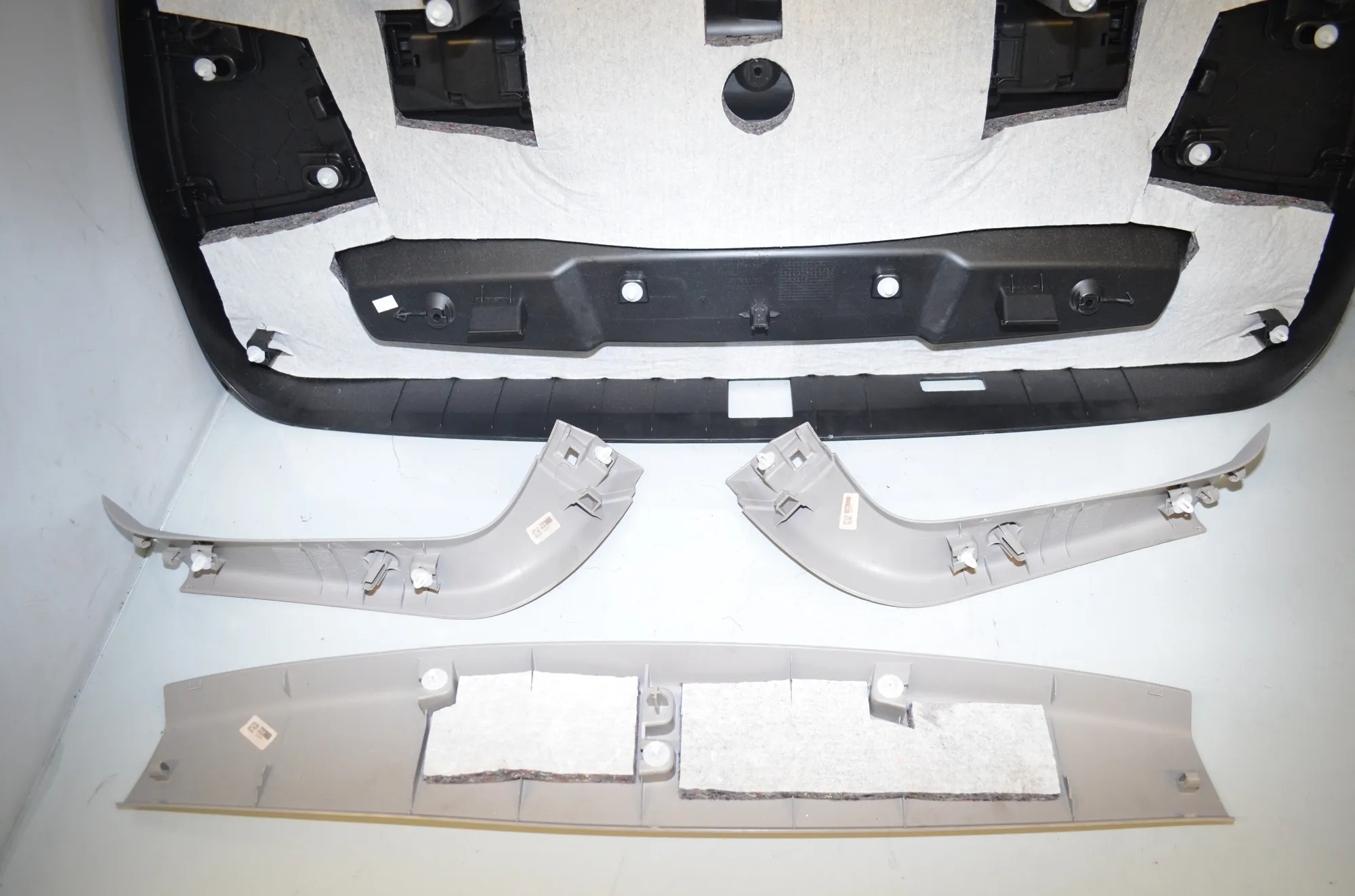 Tailgate Bootlid Cover Trim – OEM 7350845 · BMW X1 (F48) xDrive 18 d 2018 – 5