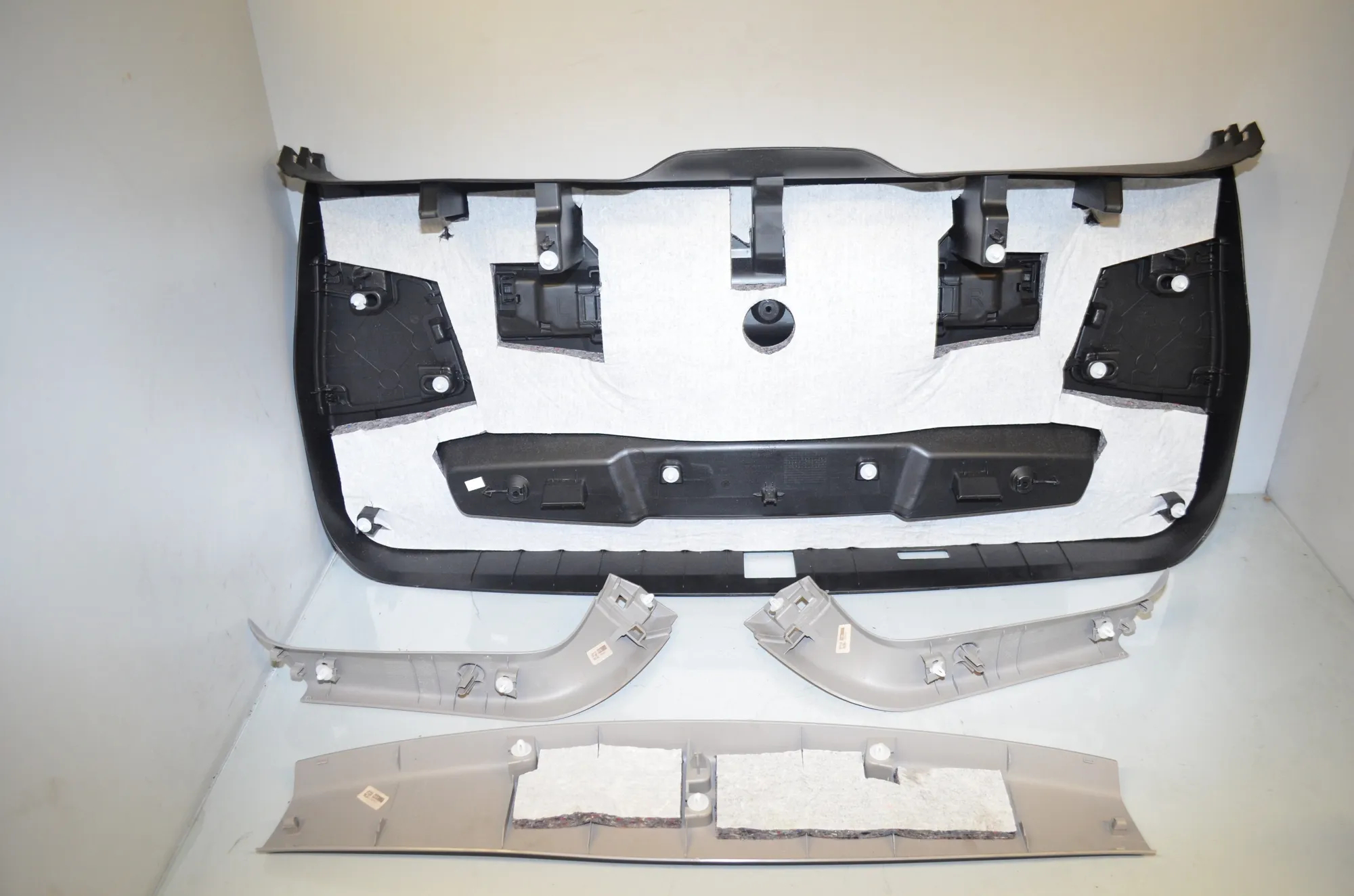 Tailgate Bootlid Cover Trim – OEM 7350845 · BMW X1 (F48) xDrive 18 d 2018 – 4