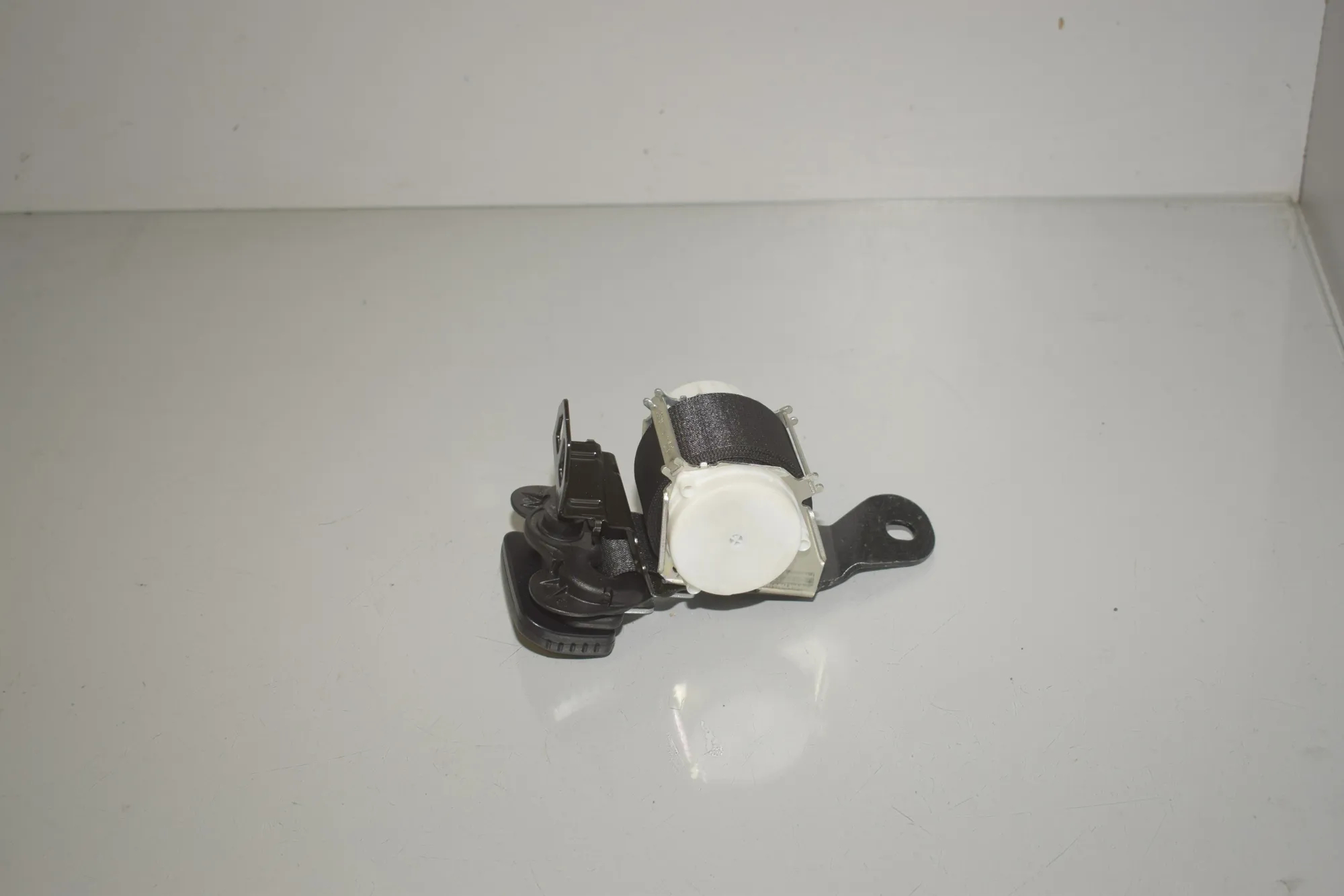 Rear Middle Seatbelt – OEM 7469270 · BMW X1 (F48) xDrive 18 d 2018