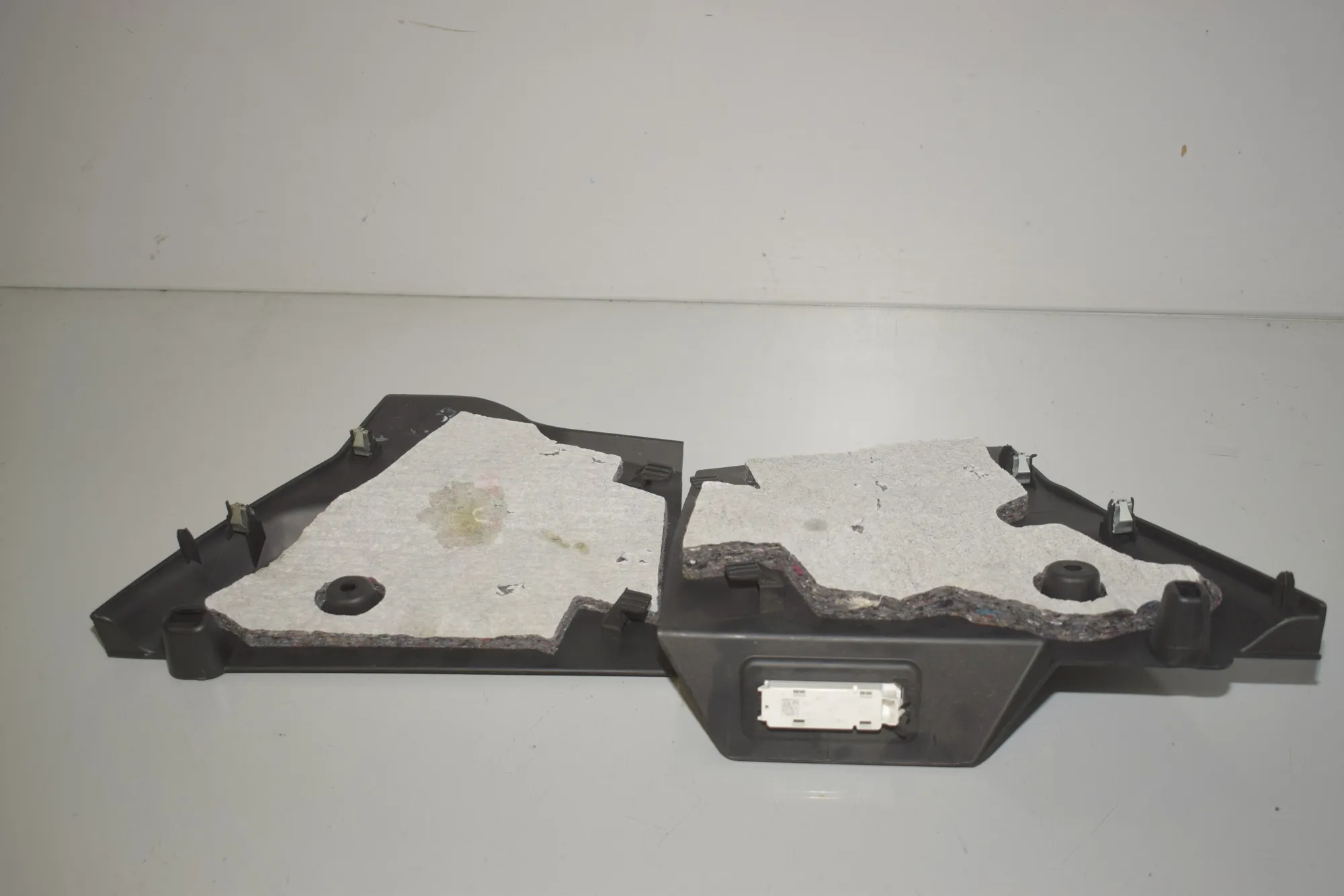 Other Interior Parts – OEM 9292144 · BMW X1 (F48) xDrive 18 d 2018 – 2