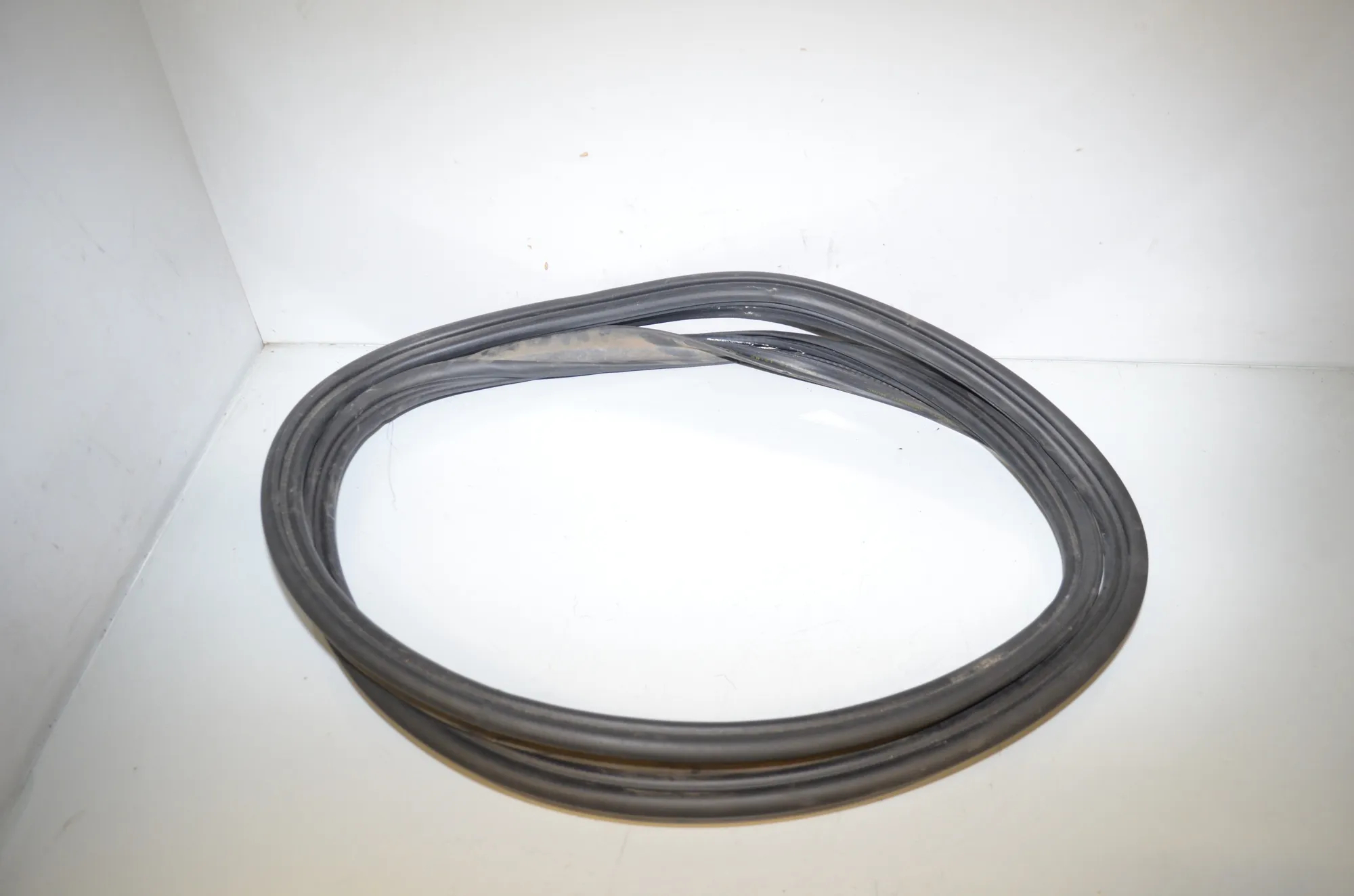 Tailgate Rubber Seal – OEM 7474447 · BMW X1 (F48) xDrive 18 d 2018