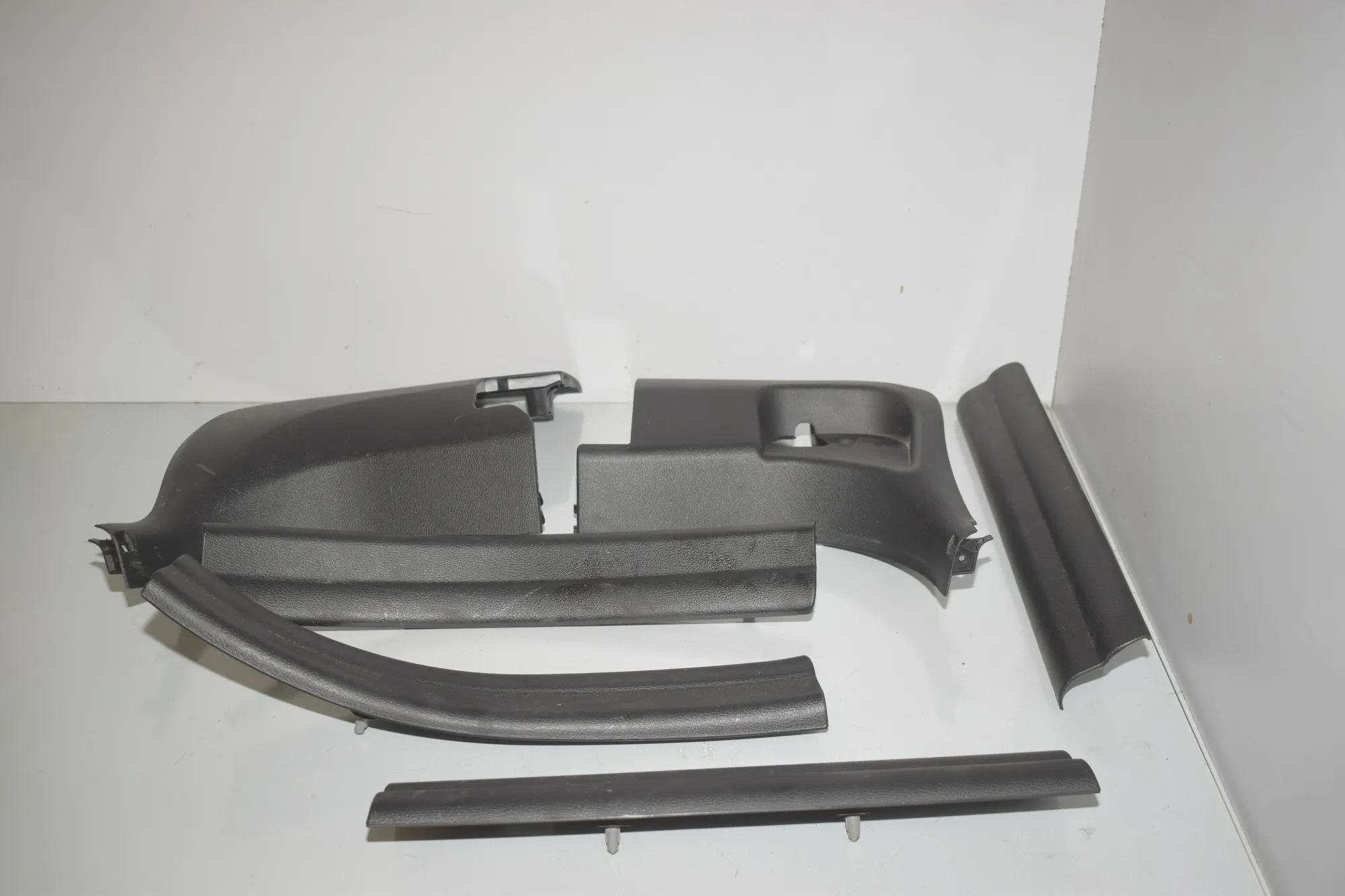 Rear Right Interior Step Trim – OEM 8597727 · BMW X1 (F48) xDrive 18 d 2018 – 3