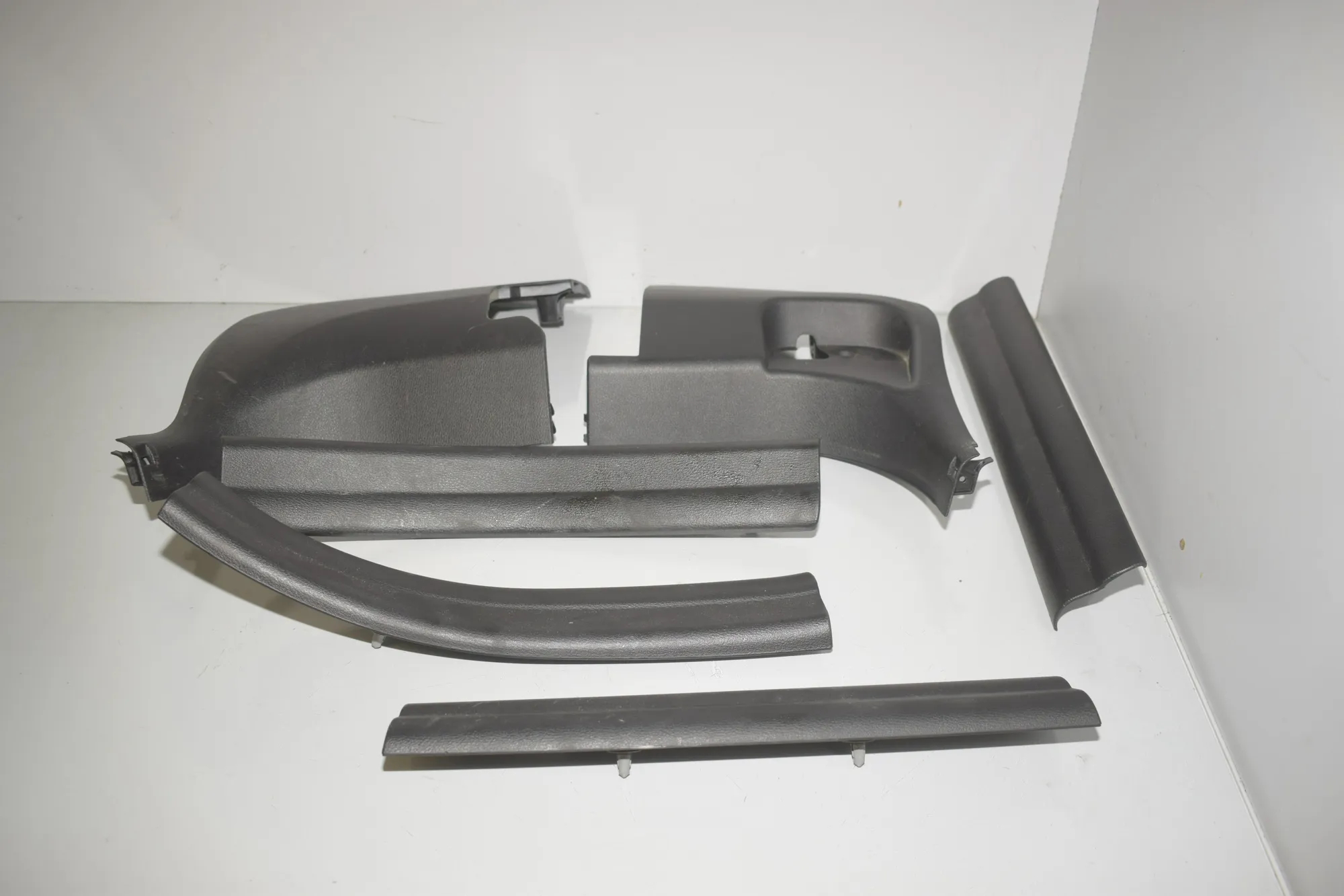 Rear Right Interior Step Trim – OEM 8597727 · BMW X1 (F48) xDrive 18 d 2018