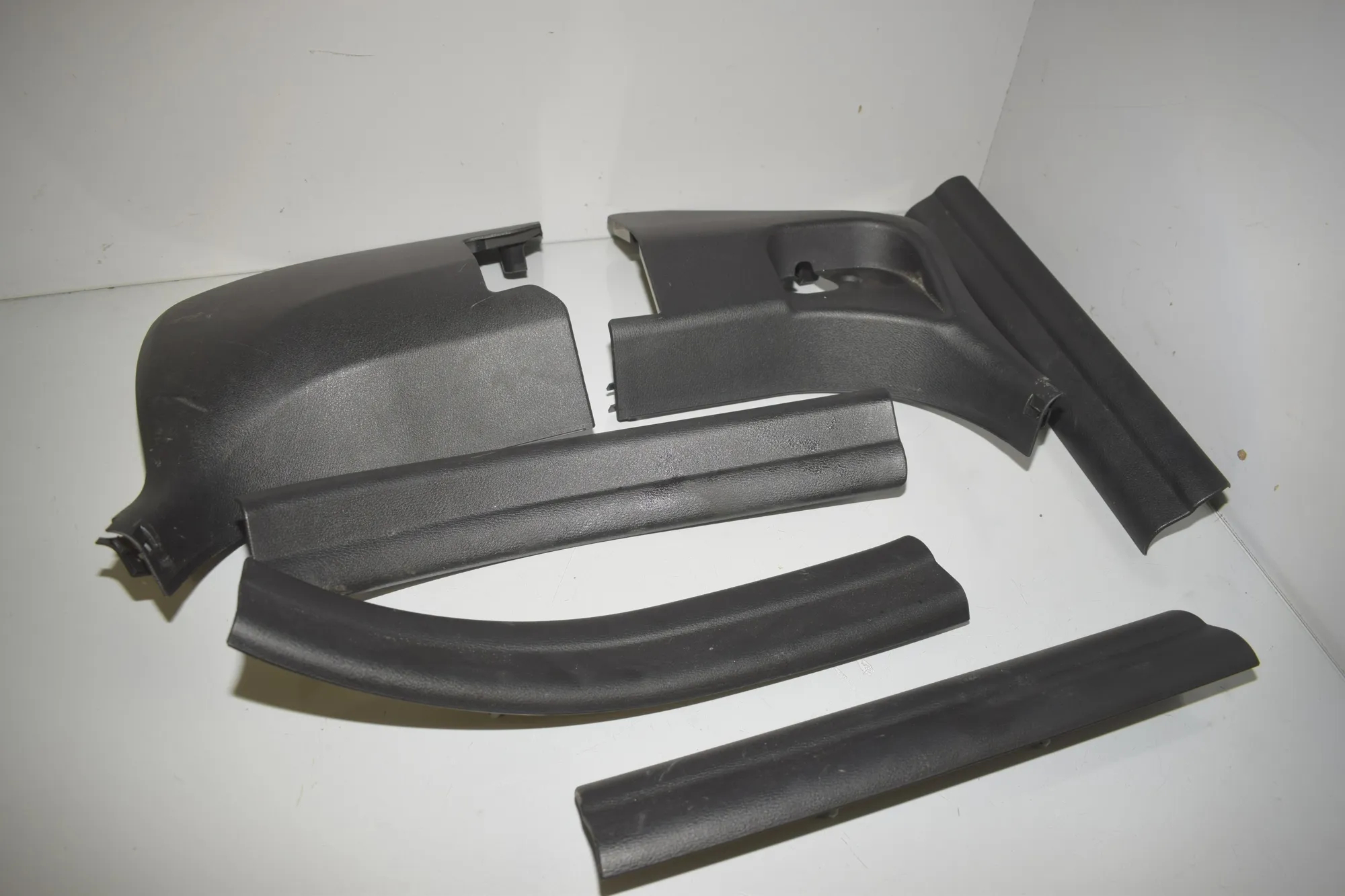 Rear Right Interior Step Trim – OEM 8597727 · BMW X1 (F48) xDrive 18 d 2018 – 2