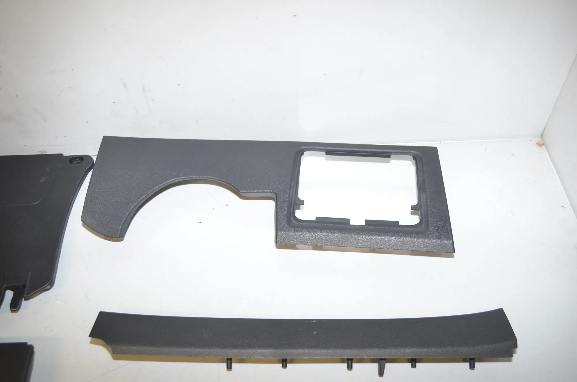Dashboard Lower Trim – OEM 9292145 · BMW X1 (F48) xDrive 18 d 2018 – 3