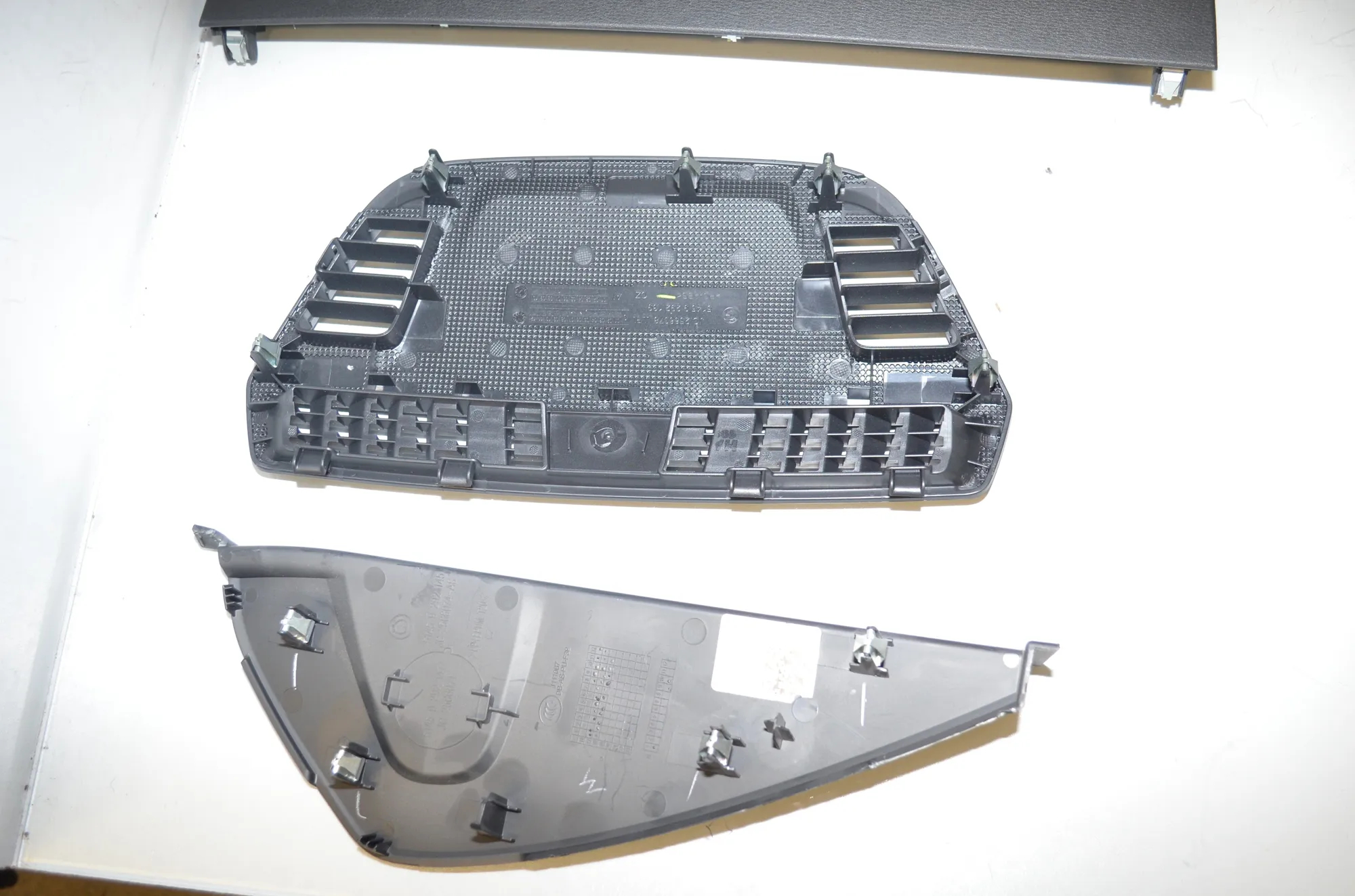 Dashboard Lower Trim – OEM 9292145 · BMW X1 (F48) xDrive 18 d 2018 – 5