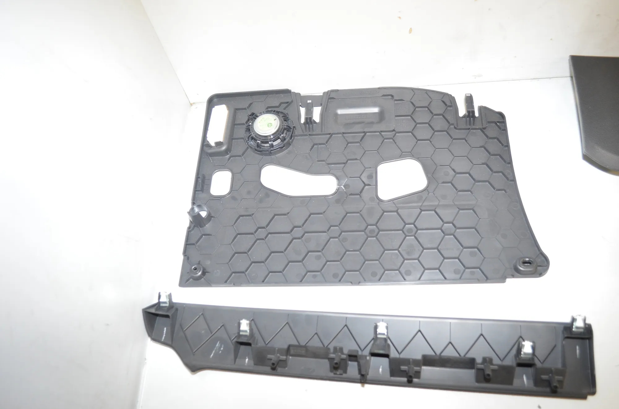 Dashboard Lower Trim – OEM 9292145 · BMW X1 (F48) xDrive 18 d 2018 – 6