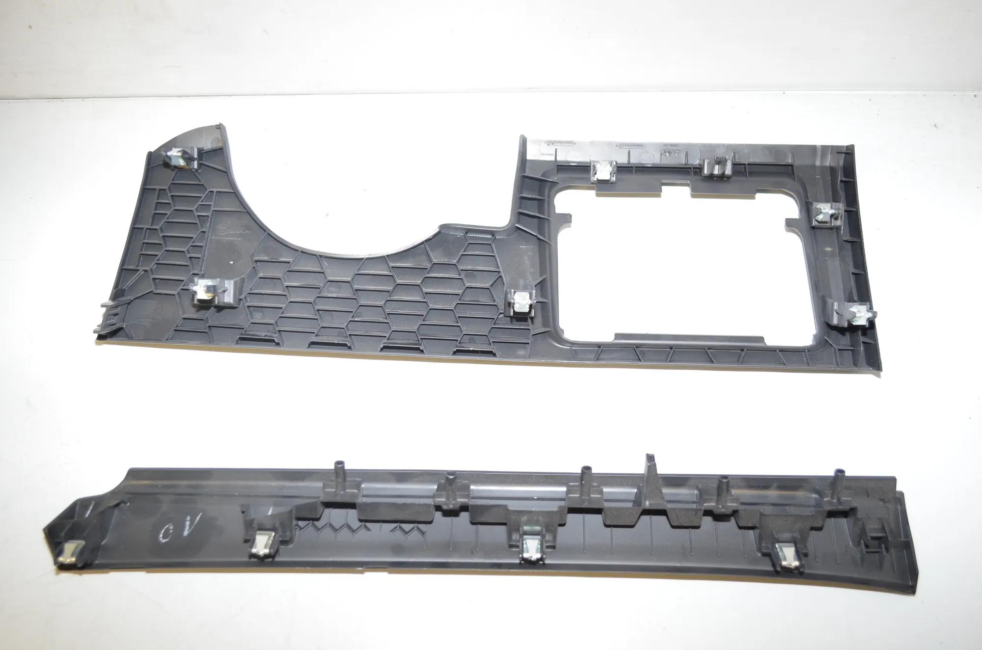 Dashboard Lower Trim – OEM 9292145 · BMW X1 (F48) xDrive 18 d 2018 – 7