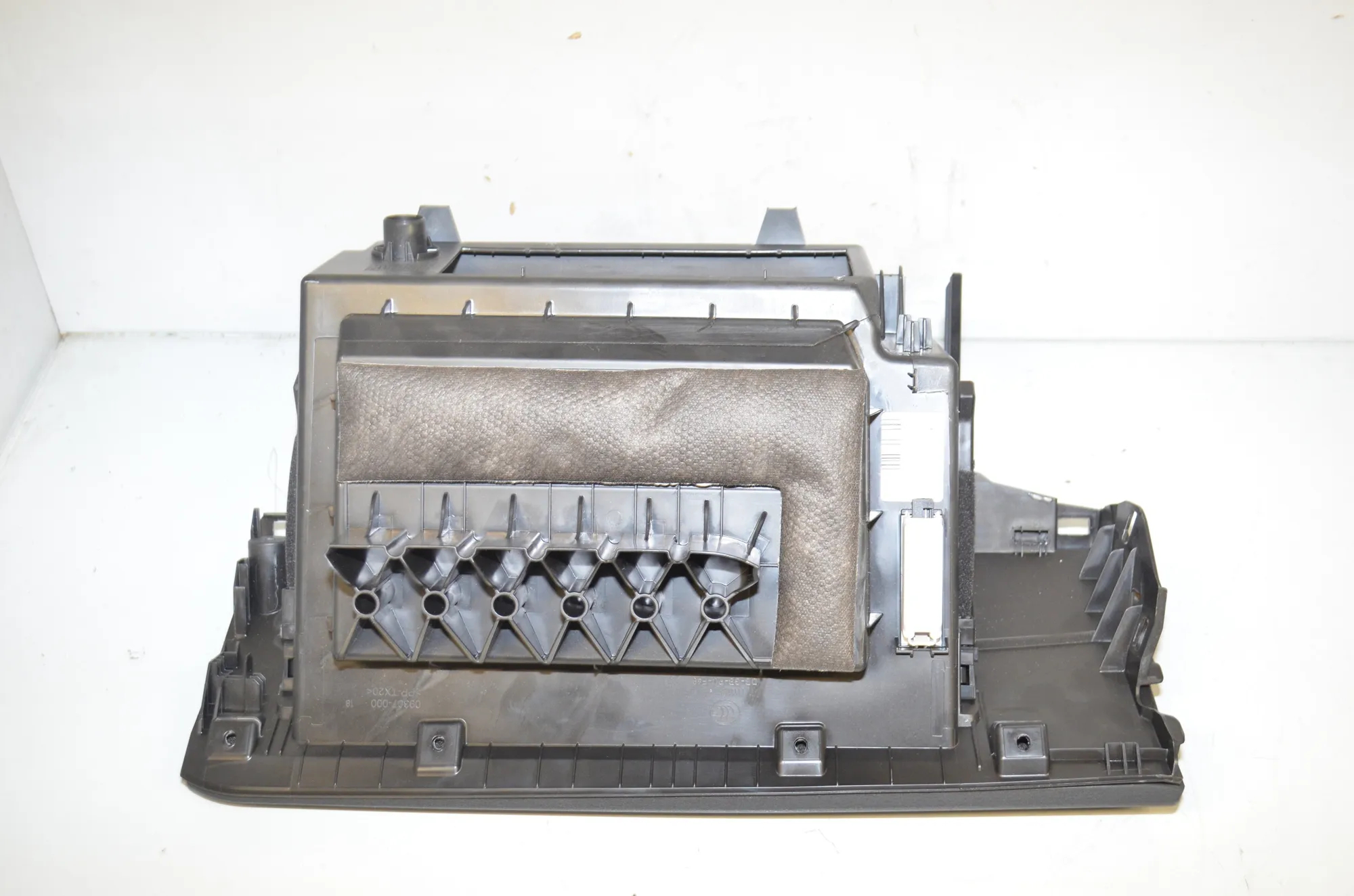 Glove Compartment – OEM 6965758 · BMW X1 (F48) xDrive 18 d 2018 – 4