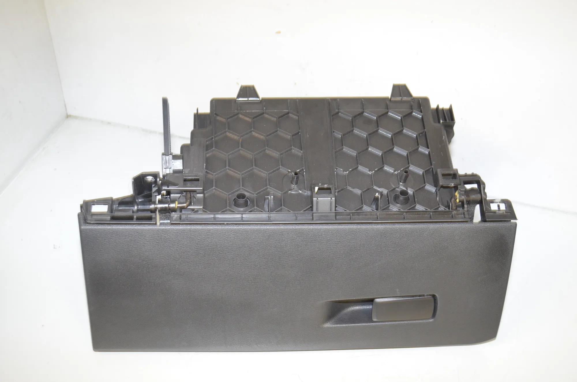 Glove Compartment – OEM 6965758 · BMW X1 (F48) xDrive 18 d 2018 – 2