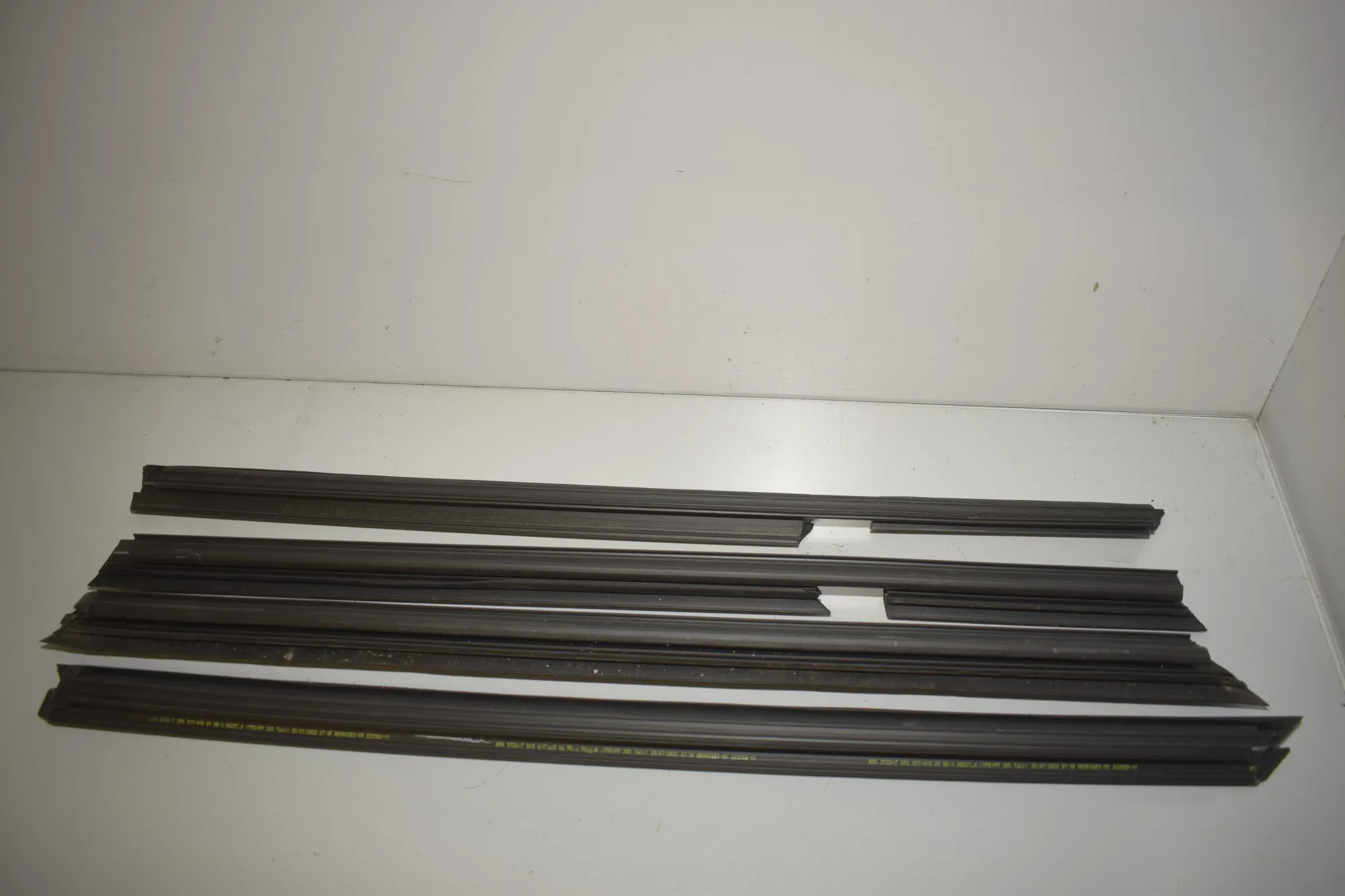 Front Left Door Window Strip – OEM 7393417 · BMW X3 (G01, F97) (2017 - -) xDrive 30 e Plug-in-Hybrid 2022 – 4