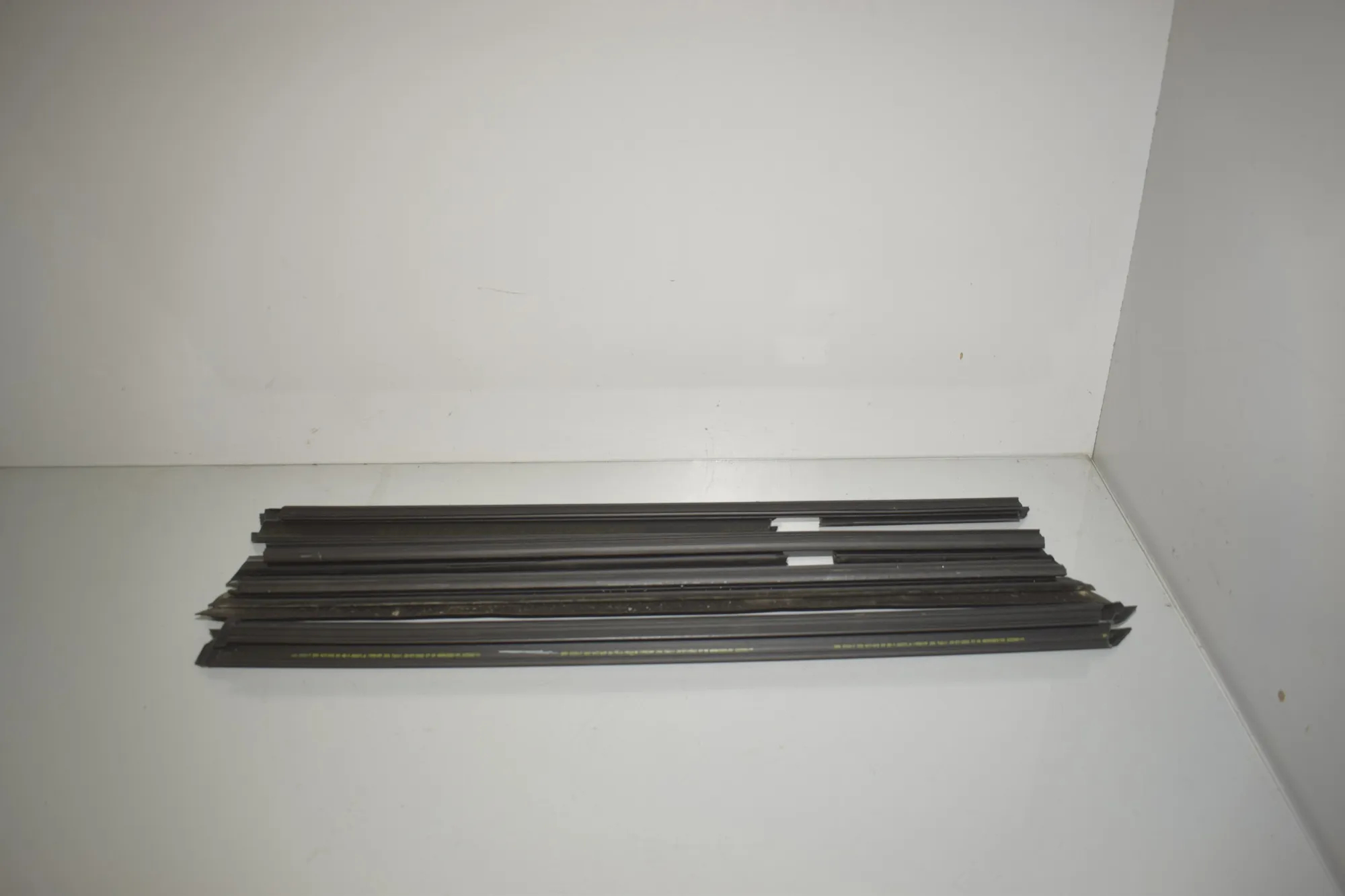 Front Left Door Window Strip – OEM 7393417 · BMW X3 (G01, F97) (2017 - -) xDrive 30 e Plug-in-Hybrid 2022 – 3