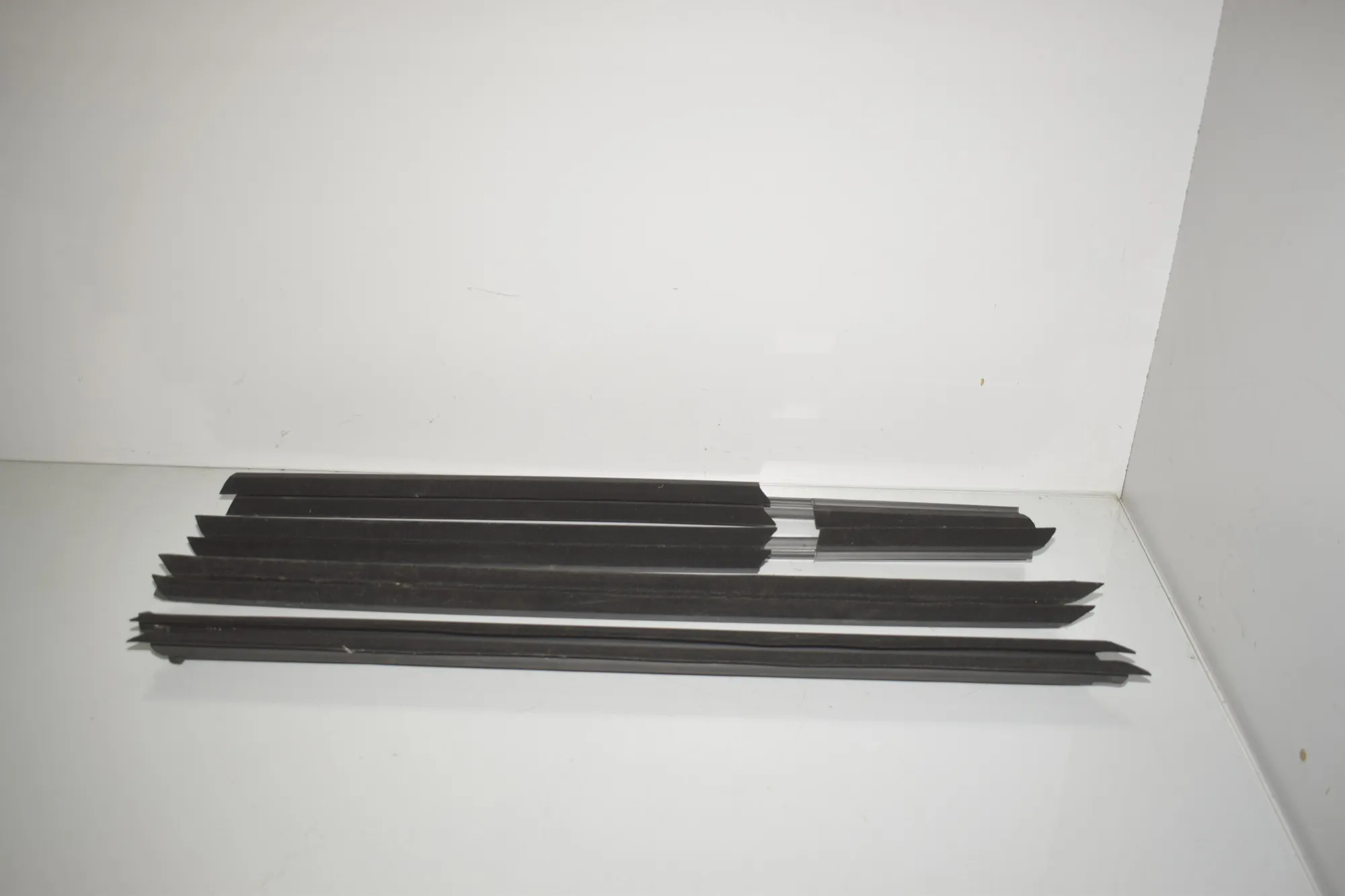 Front Left Door Window Strip – OEM 7393417 · BMW X3 (G01, F97) (2017 - -) xDrive 30 e Plug-in-Hybrid 2022