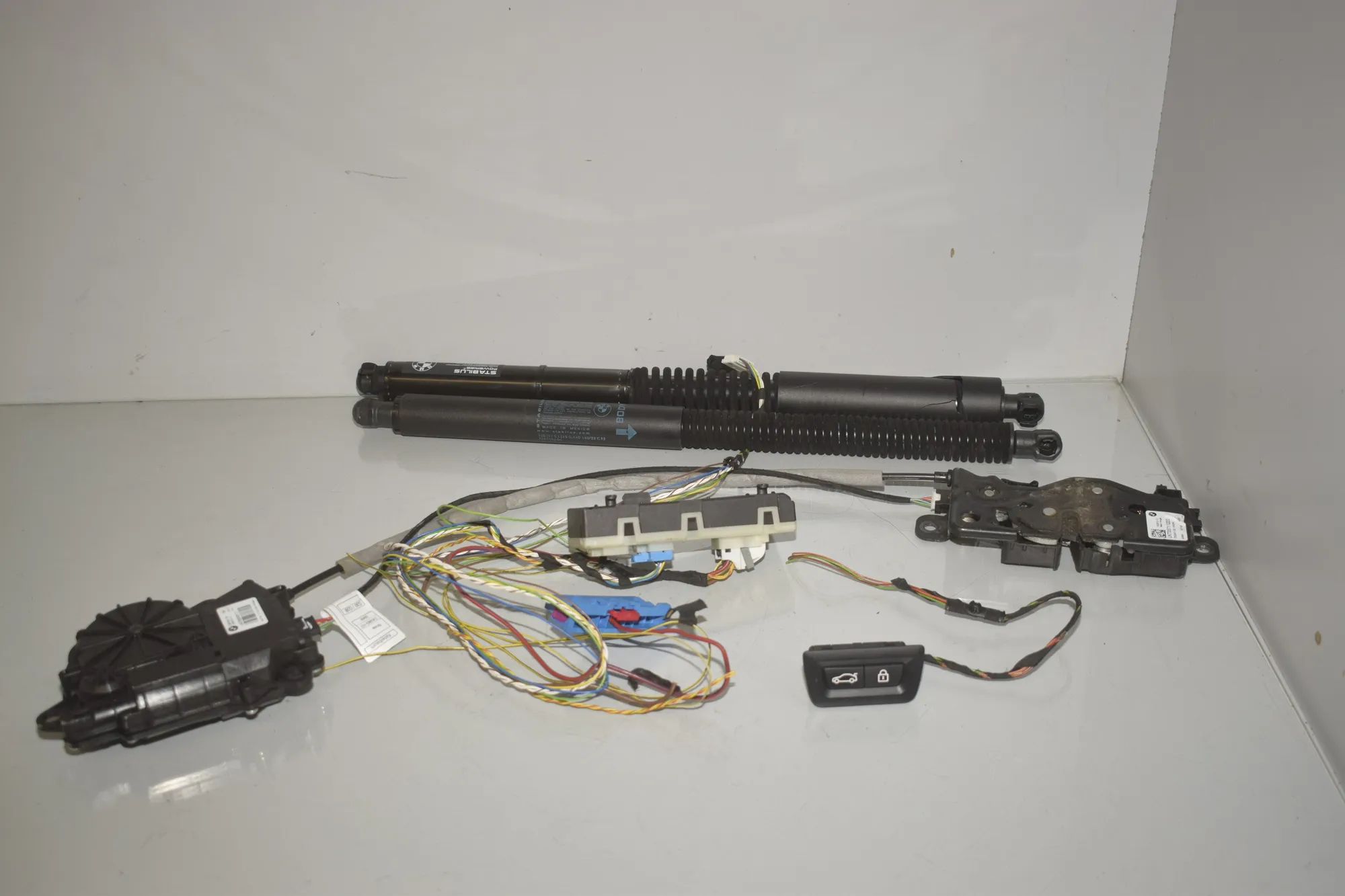 Electric Tailgate Opening Kit – OEM 9275121 · BMW X3 (G01, F97) (2017 - -) xDrive 30 e Plug-in-Hybrid 2022