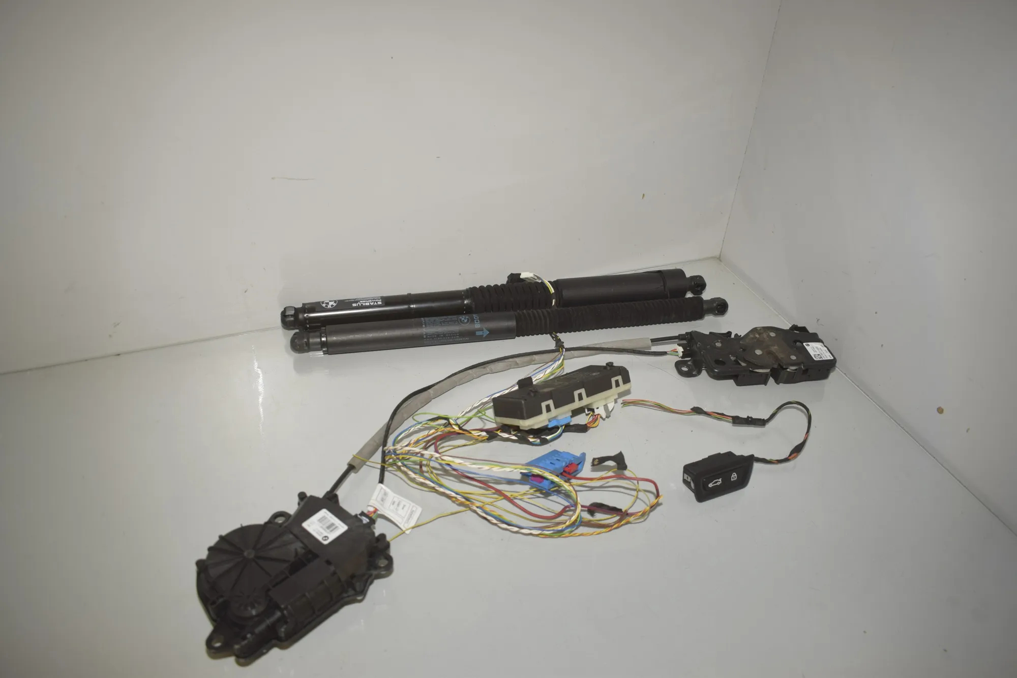 Electric Tailgate Opening Kit – OEM 9275121 · BMW X3 (G01, F97) (2017 - -) xDrive 30 e Plug-in-Hybrid 2022 – 4