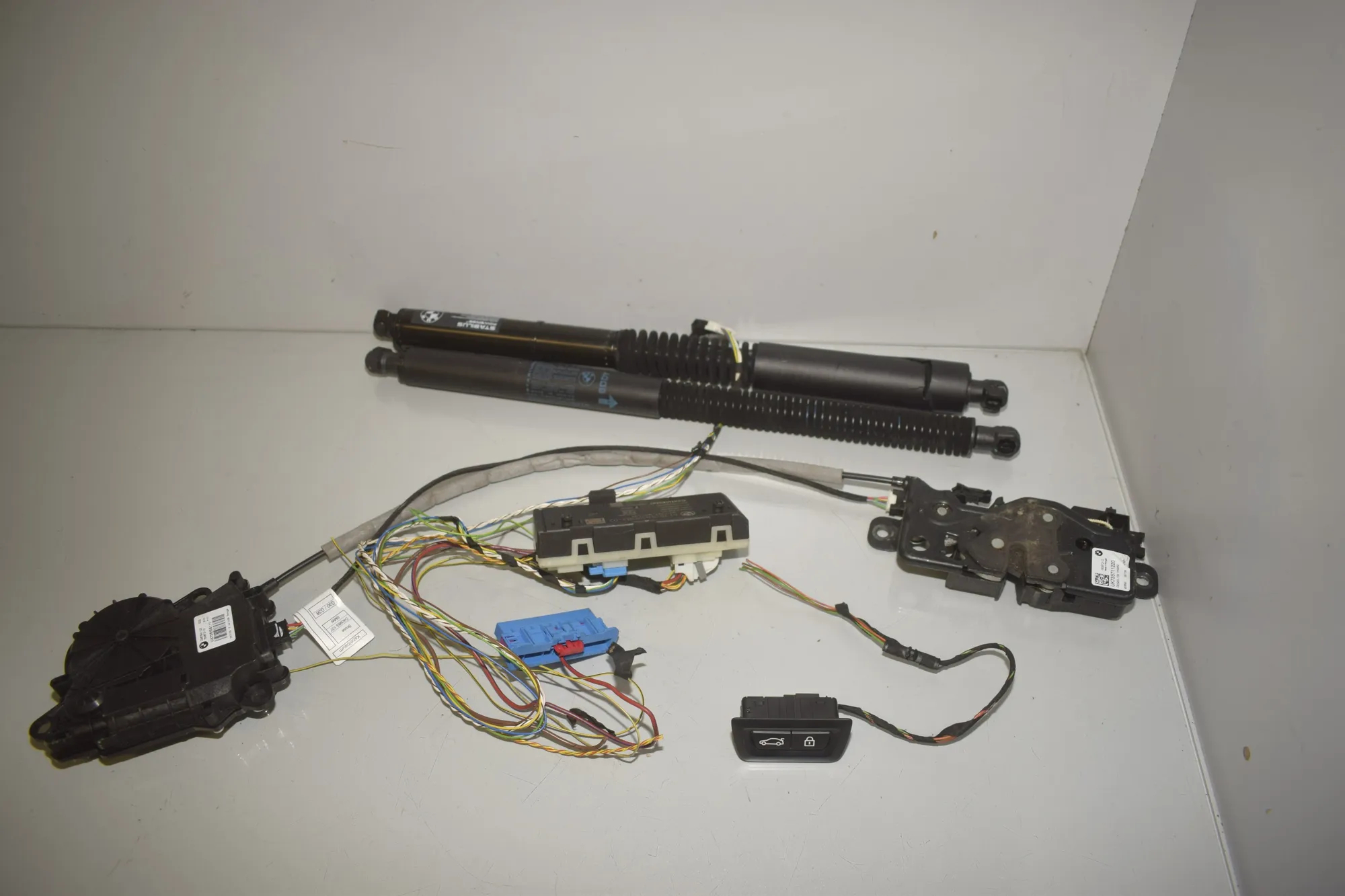 Electric Tailgate Opening Kit – OEM 9275121 · BMW X3 (G01, F97) (2017 - -) xDrive 30 e Plug-in-Hybrid 2022 – 3