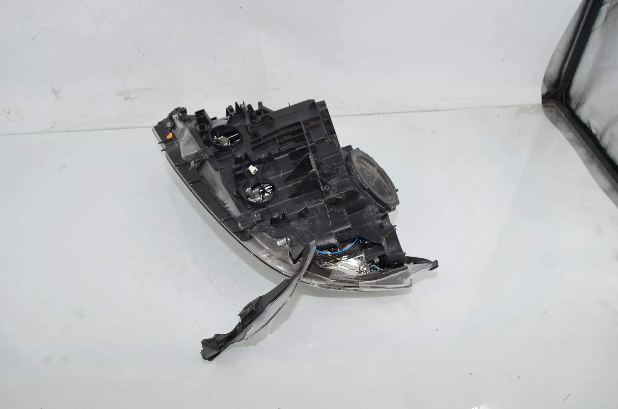 Front Right Headlight – OEM 7259526 · BMW 3 (F30, F80) 318 d 2013 – 5