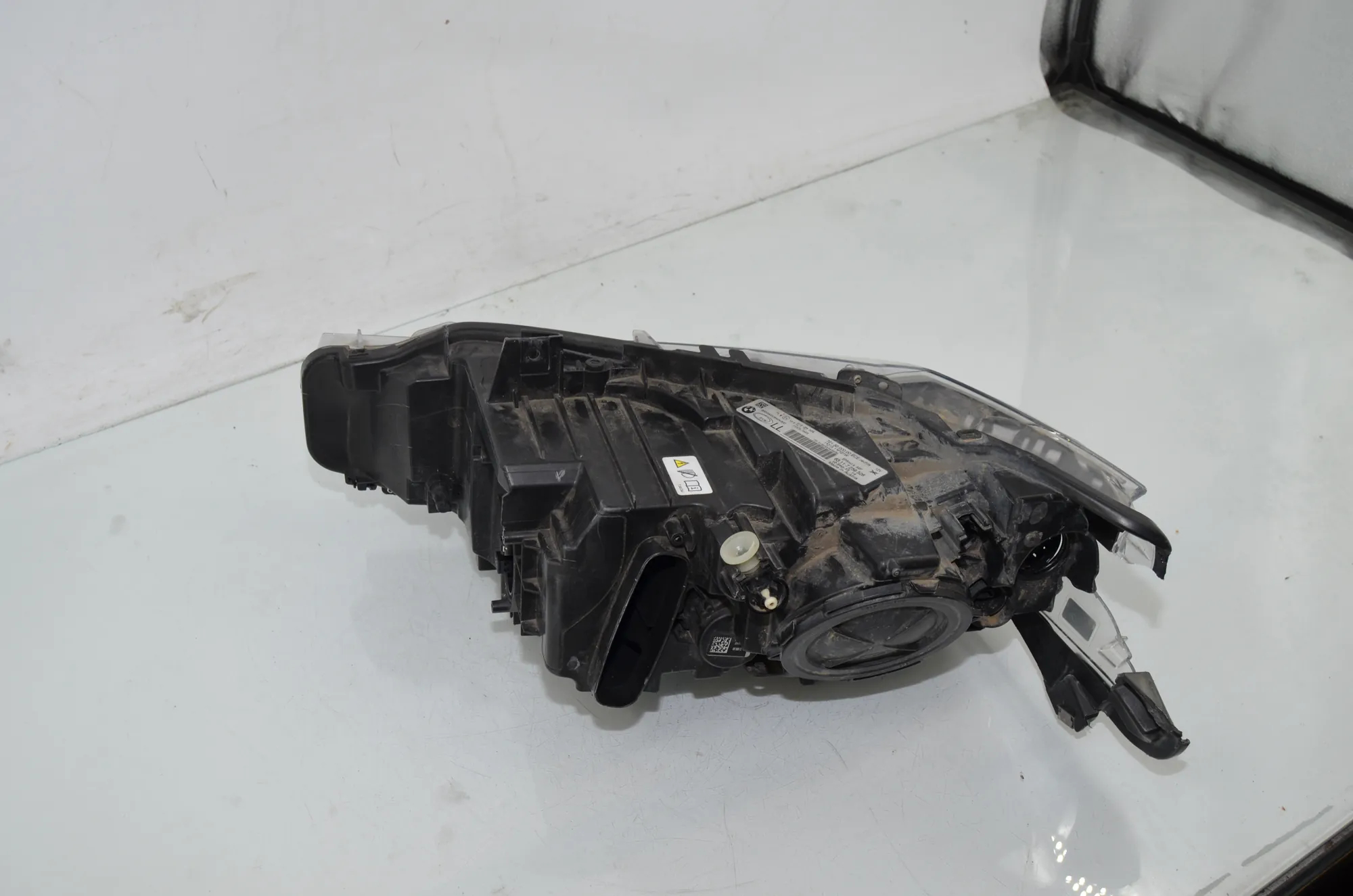 Front Right Headlight – OEM 7259526 · BMW 3 (F30, F80) 318 d 2013 – 3