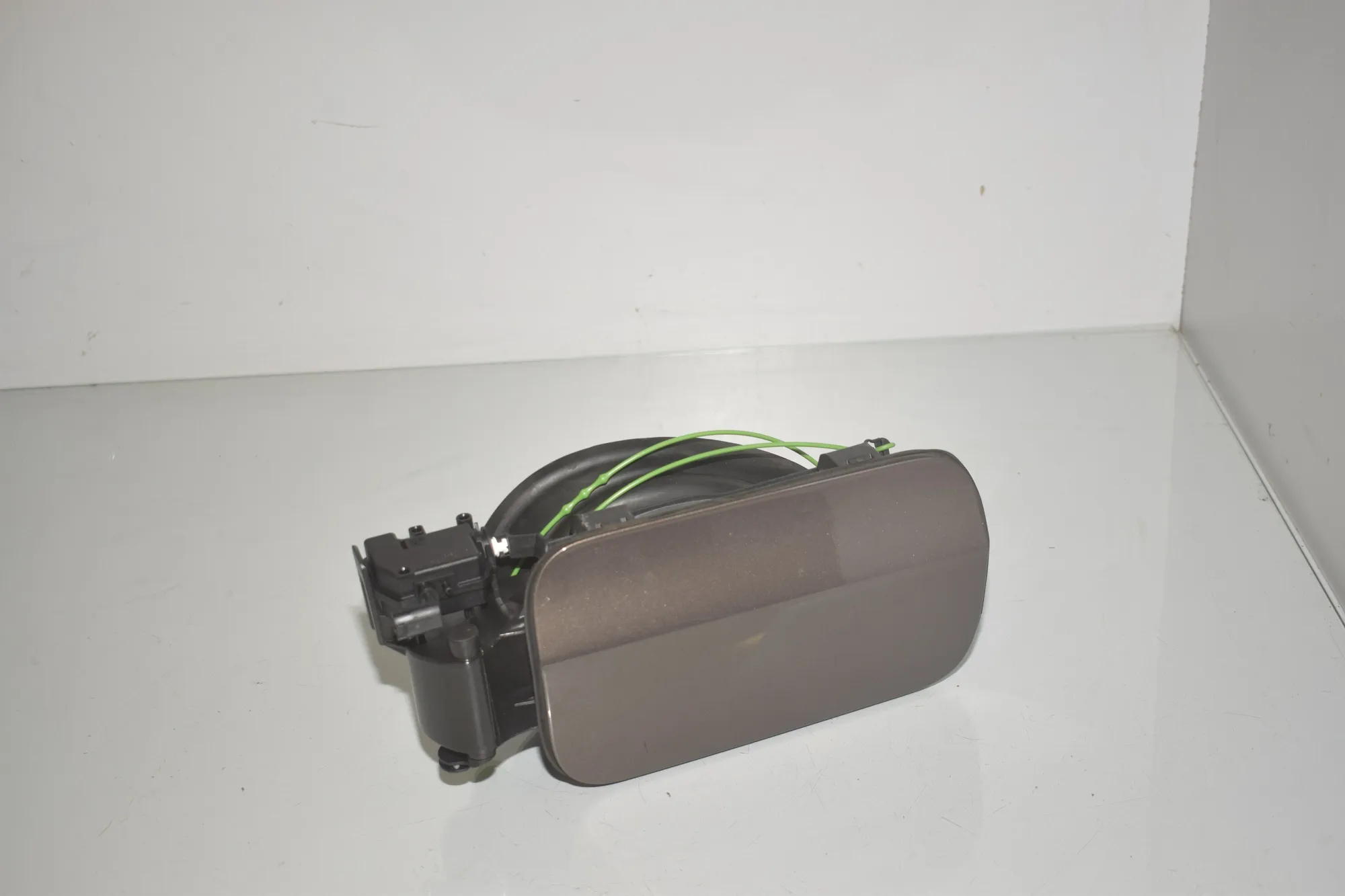 Fuel Tank Flap Cap – OEM 7238100 · BMW 3 (F30, F80) 318 d 2013 – 2