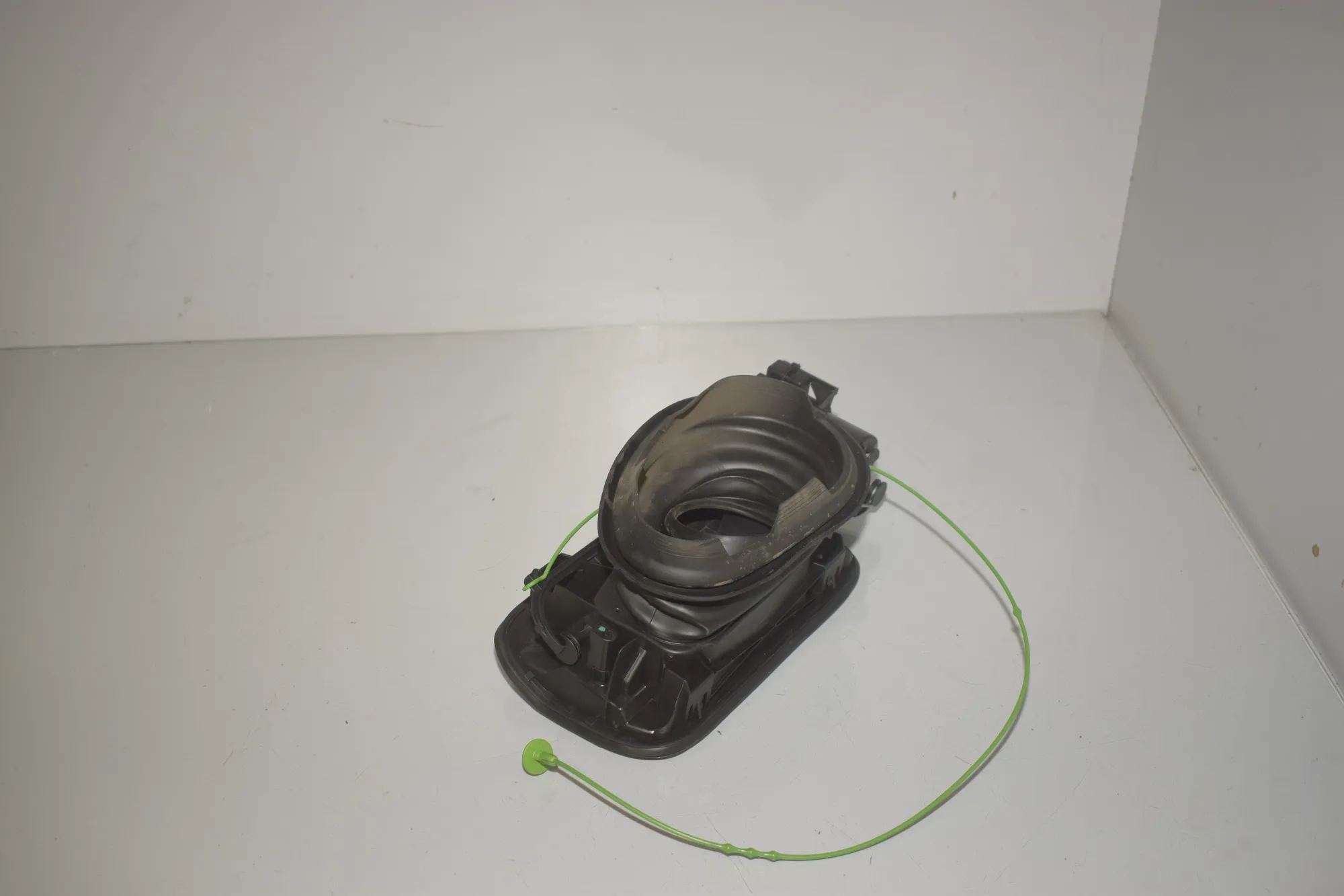 Fuel Tank Flap Cap – OEM 7238100 · BMW 3 (F30, F80) 318 d 2013 – 4